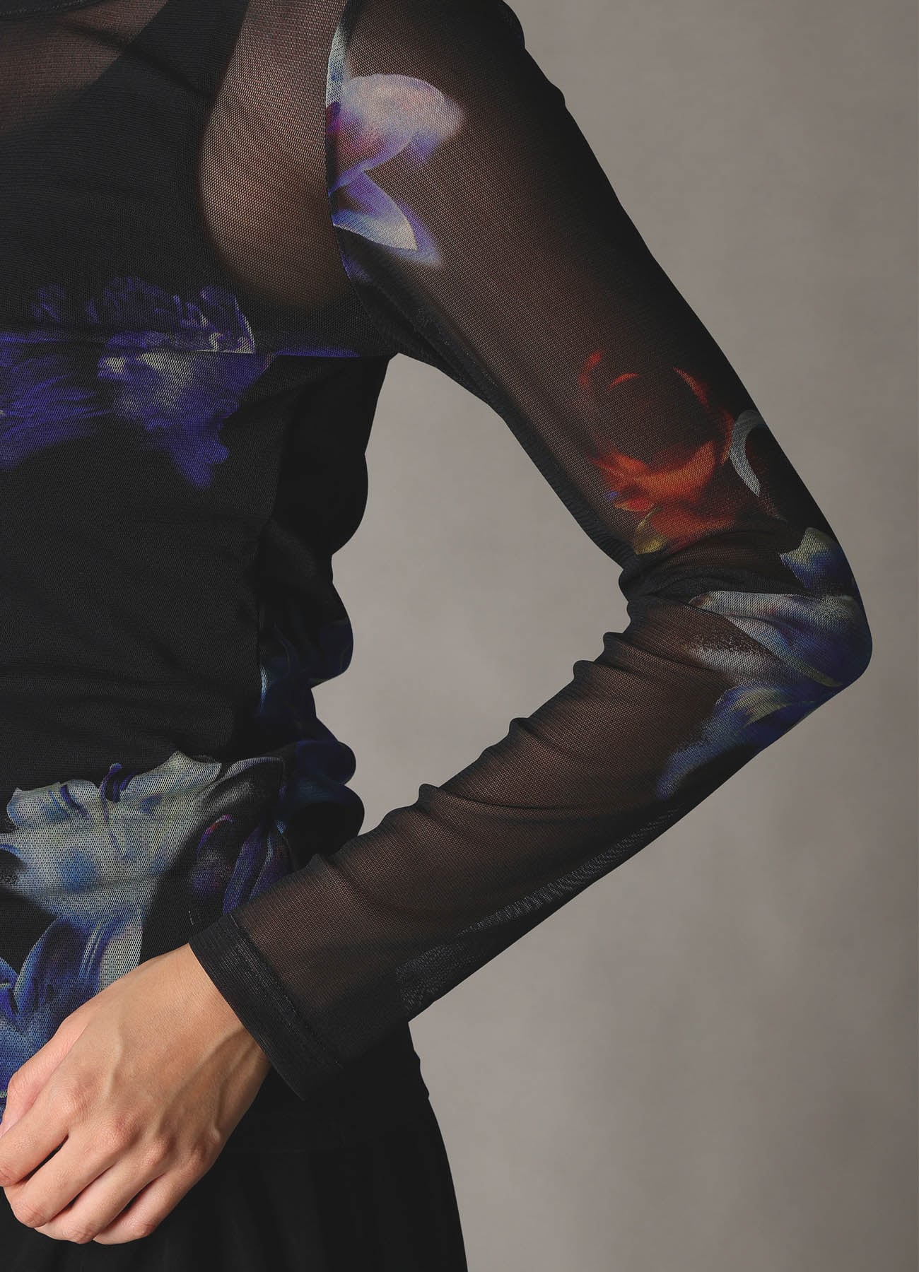 【1/16 10:00 Release】LILY PATTERN SOFT TULLE LONG SLEEVE T