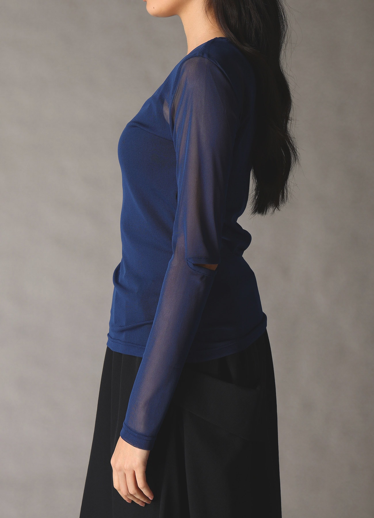 SOFT TULLE ELBOW CUT-OUT TOP