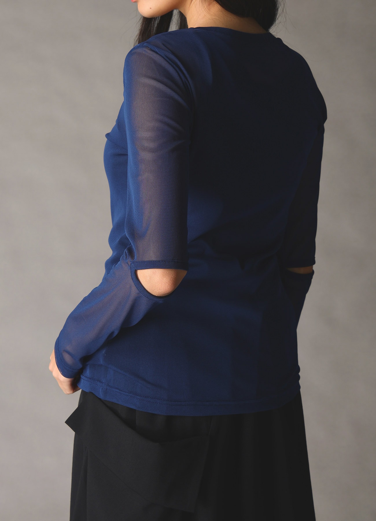 SOFT TULLE ELBOW CUT-OUT TOP
