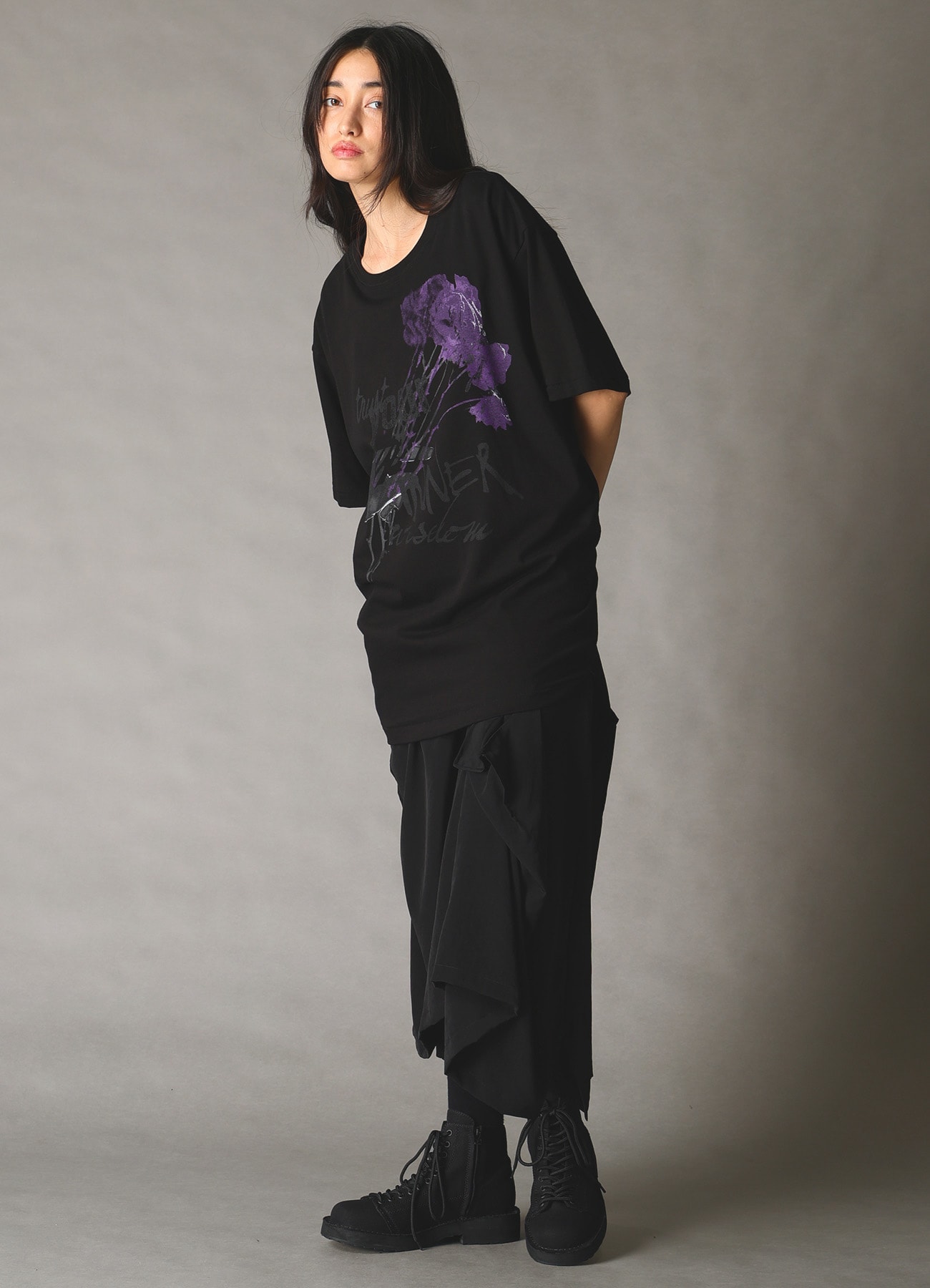JERSEY ROSE AND HANDS T-SHIRT
