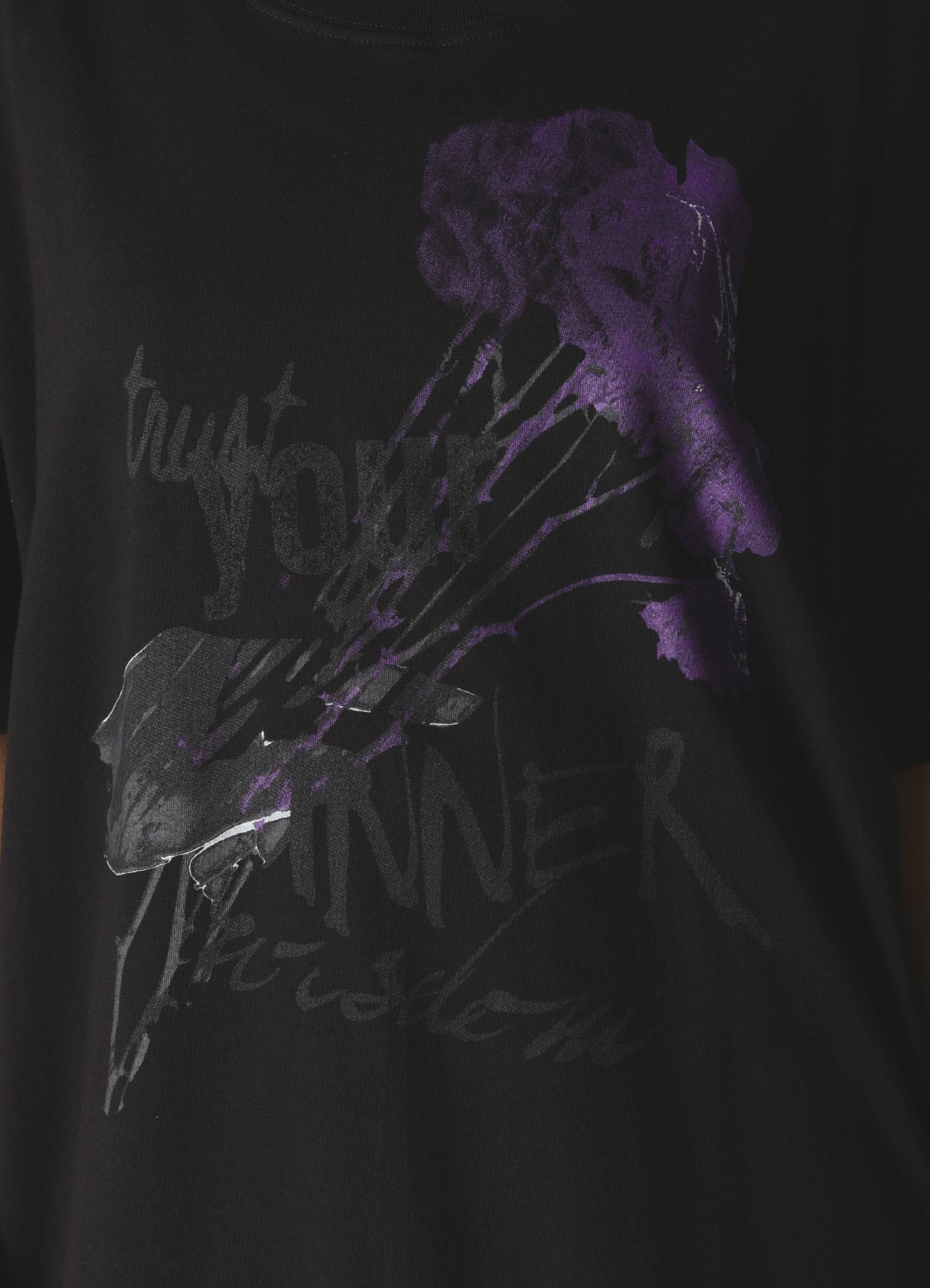 JERSEY ROSE AND HANDS T-SHIRT