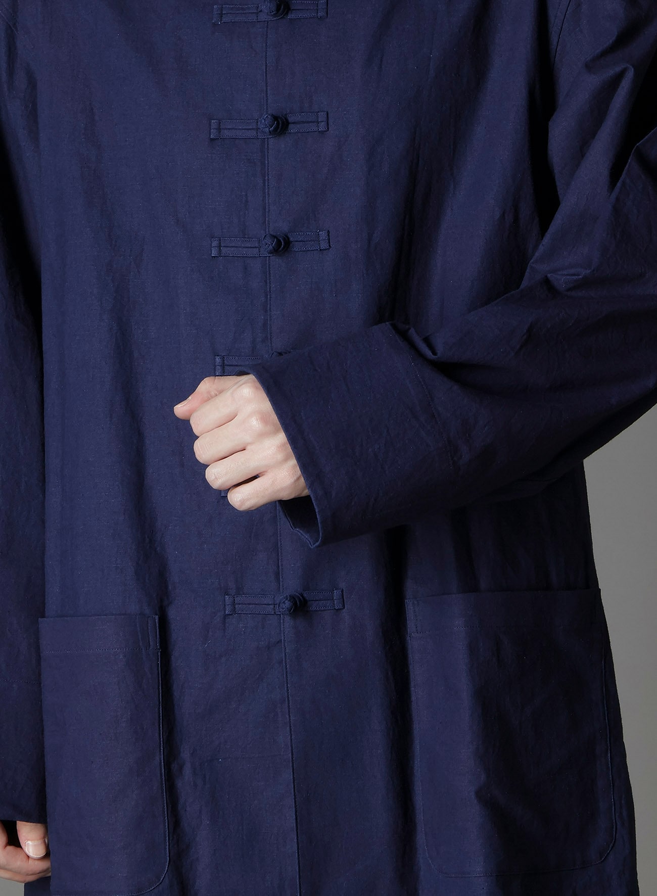 INDIGO DYED COTTON LINEN SHEETING SHAKA BUTTON STAND COLLAR SHIRT