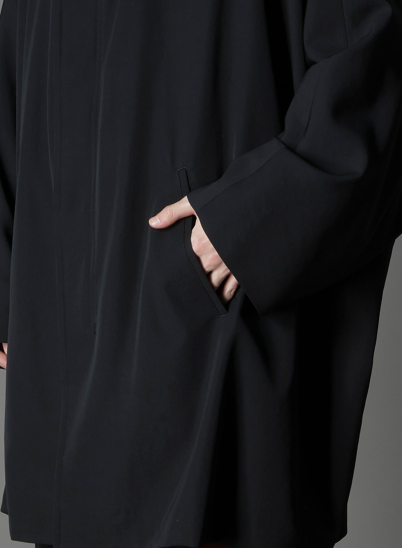 W/GABARDINE FRONT OPEN PONCHO COAT
