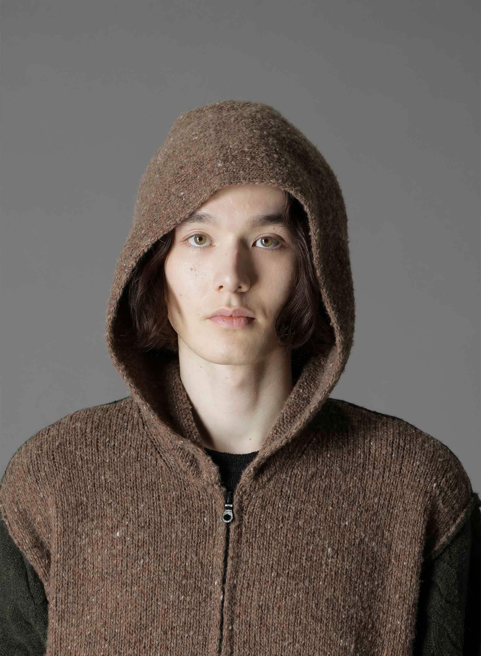 FINE MERINO WOOL CABLE SWITCH UNBALANCE HOODIE