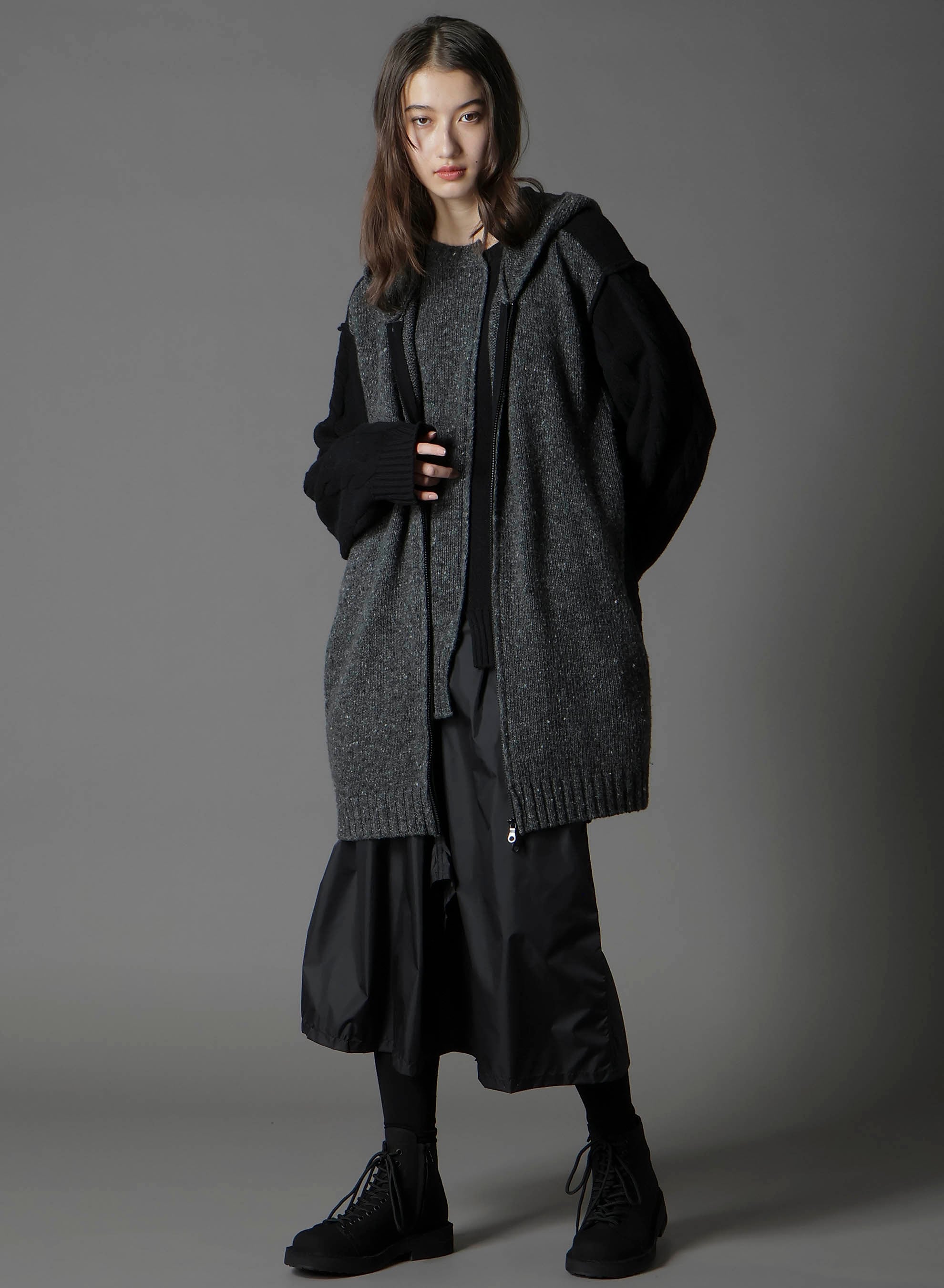 FINE MERINO WOOL CABLE SWITCH UNBALANCE HOODIE