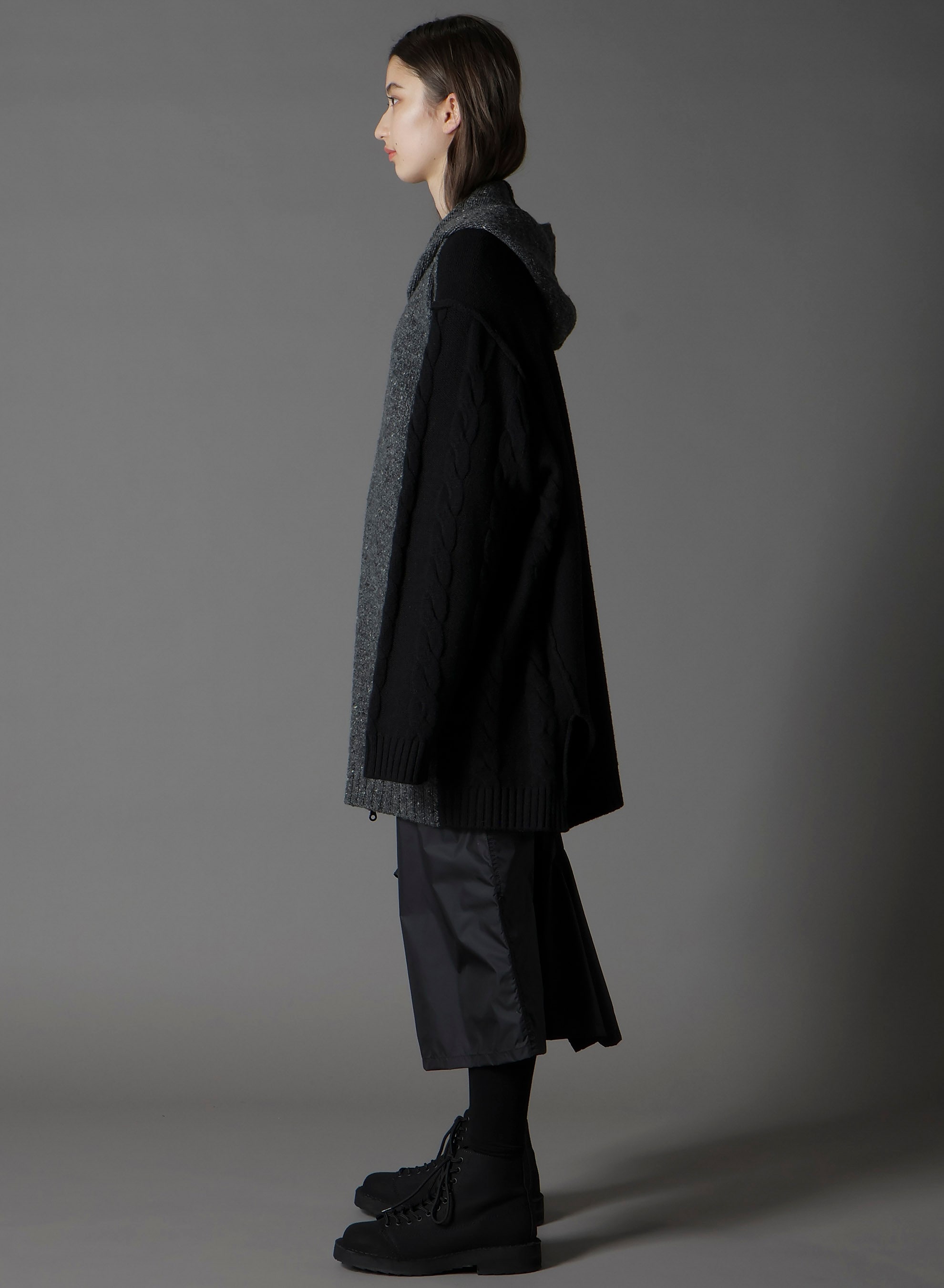 FINE MERINO WOOL CABLE SWITCH UNBALANCE HOODIE