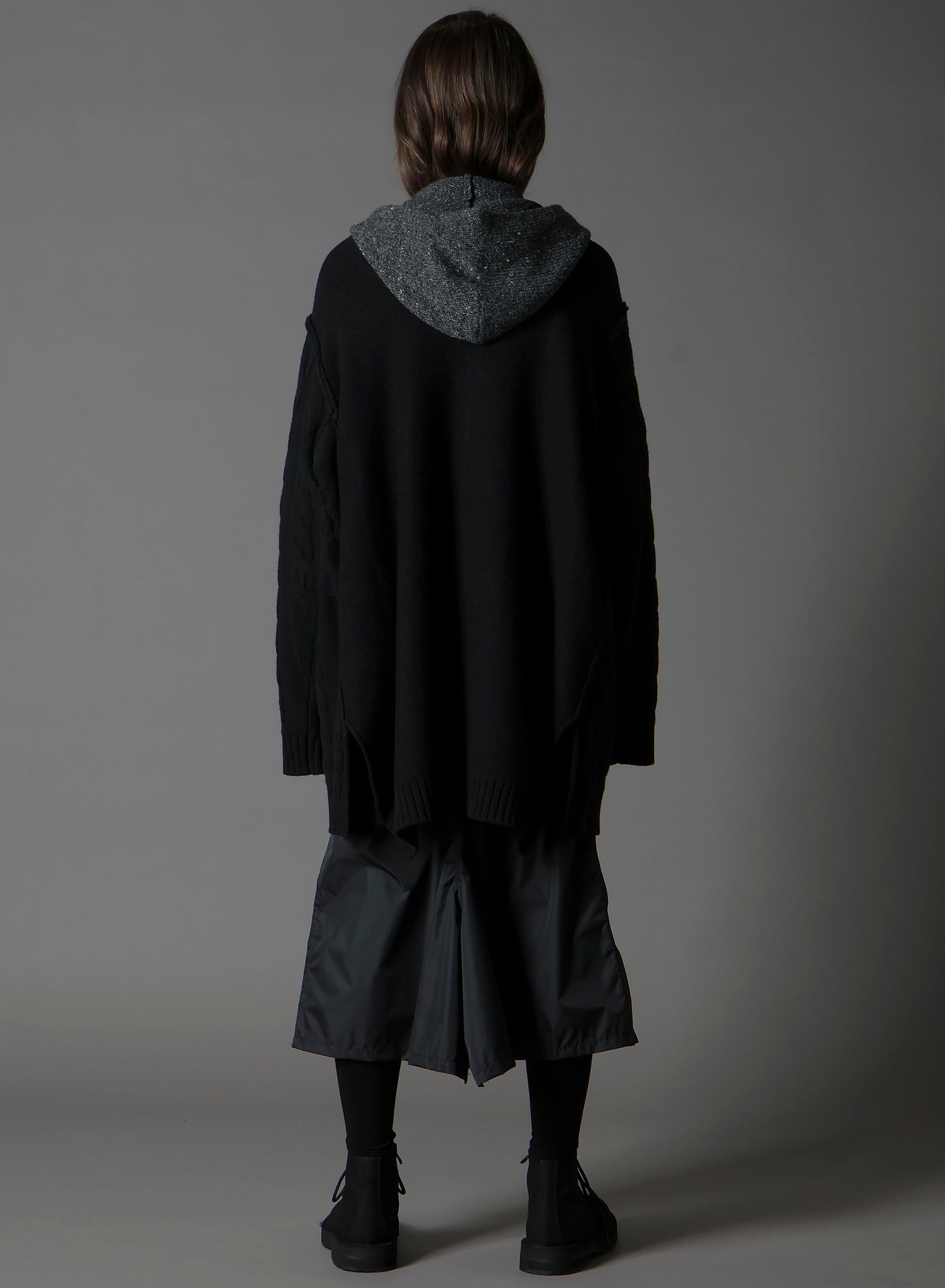FINE MERINO WOOL CABLE SWITCH UNBALANCE HOODIE