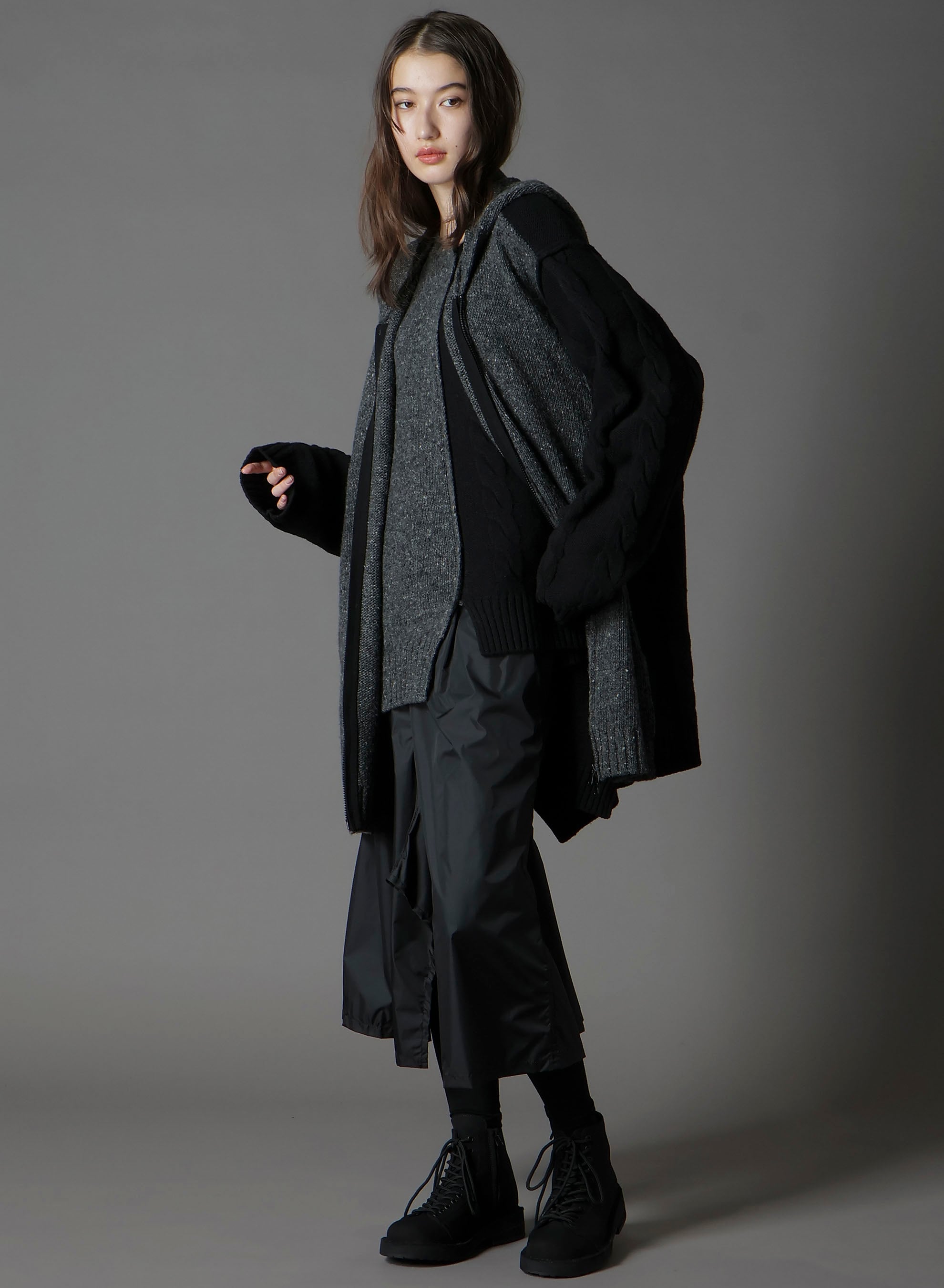 FINE MERINO WOOL CABLE SWITCH UNBALANCE HOODIE