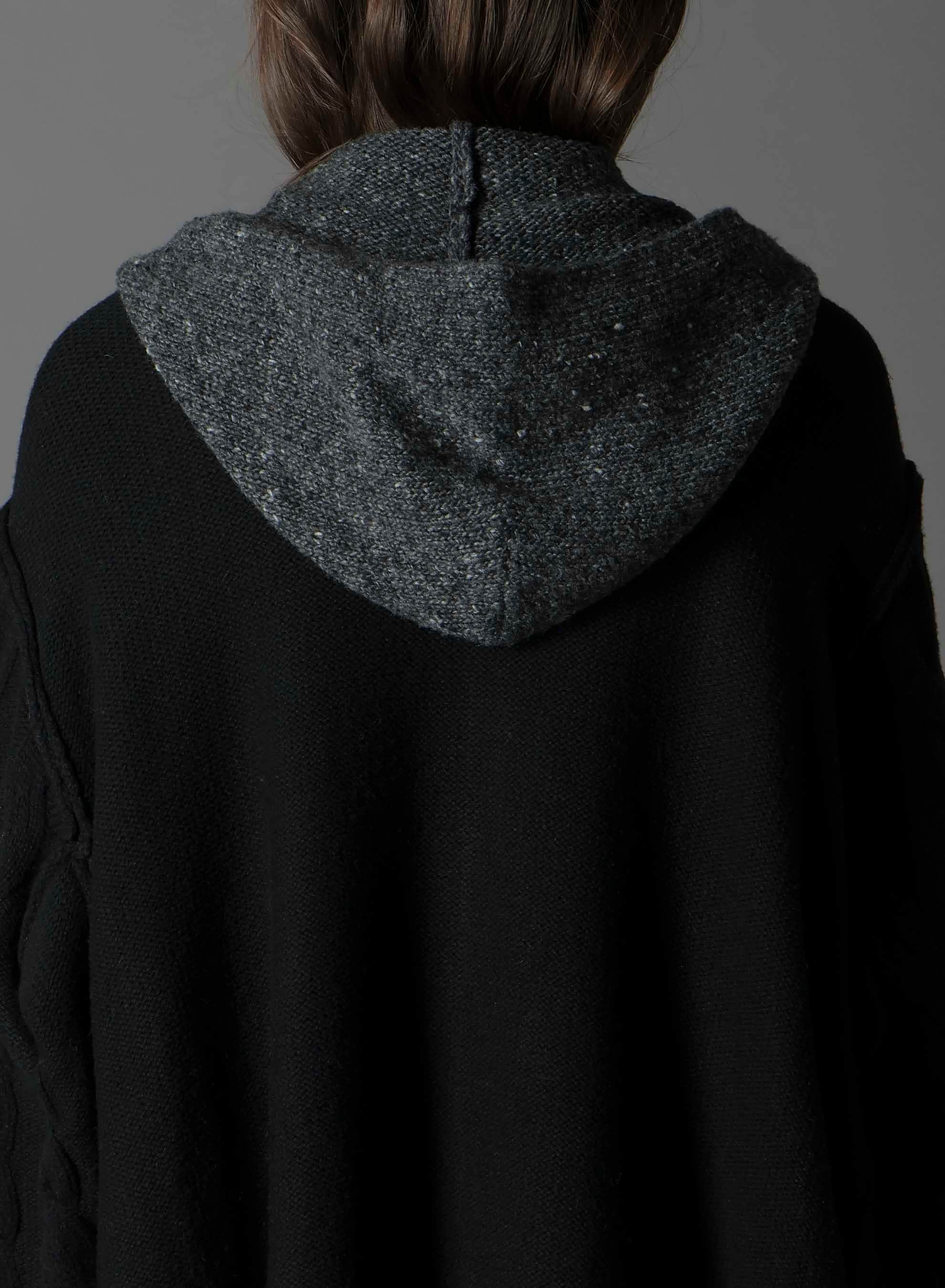 FINE MERINO WOOL CABLE SWITCH UNBALANCE HOODIE