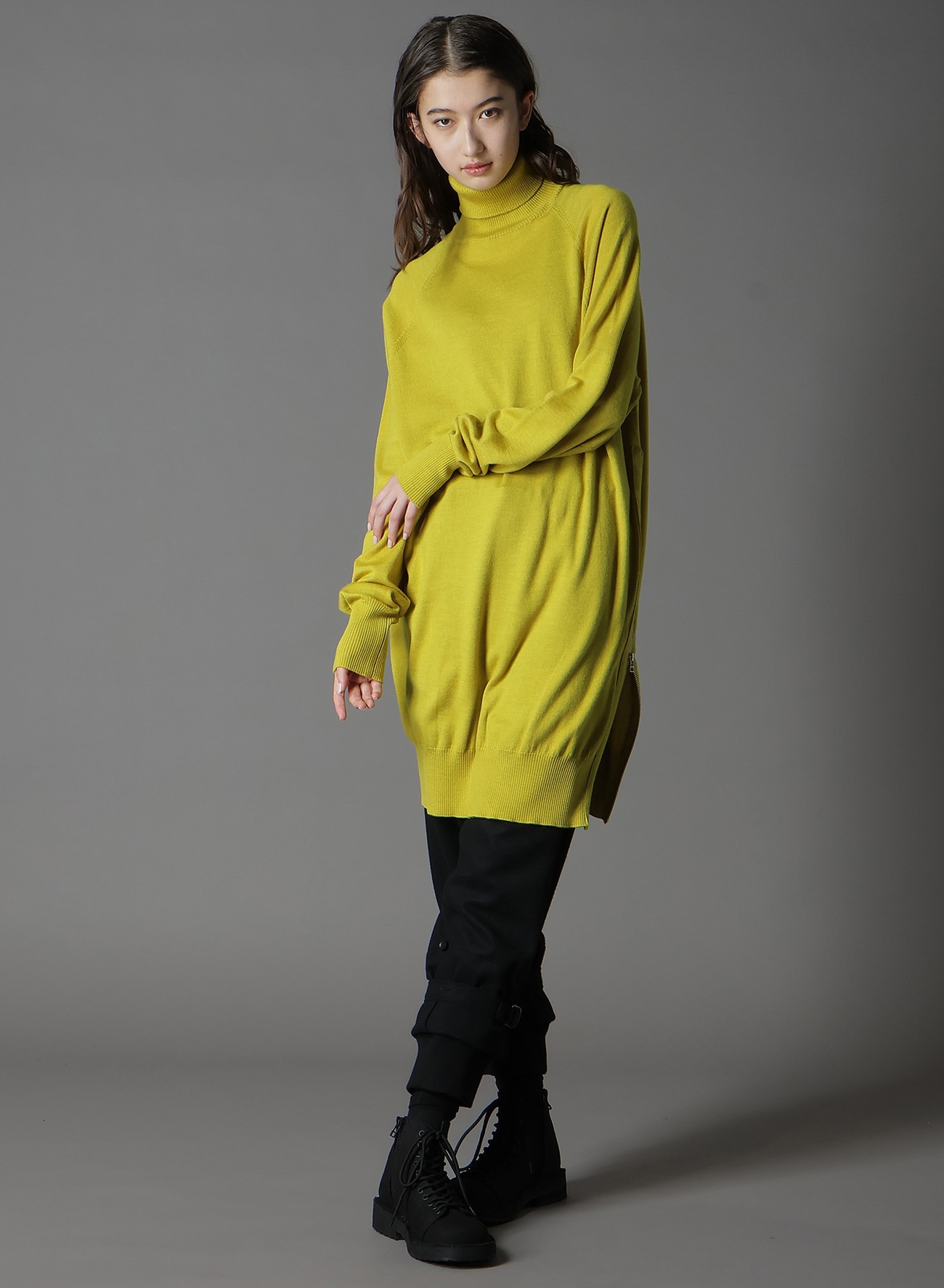 MERINO WOOL LEFT ZIPPER RAGLAN SLEEVE TURTLENECK