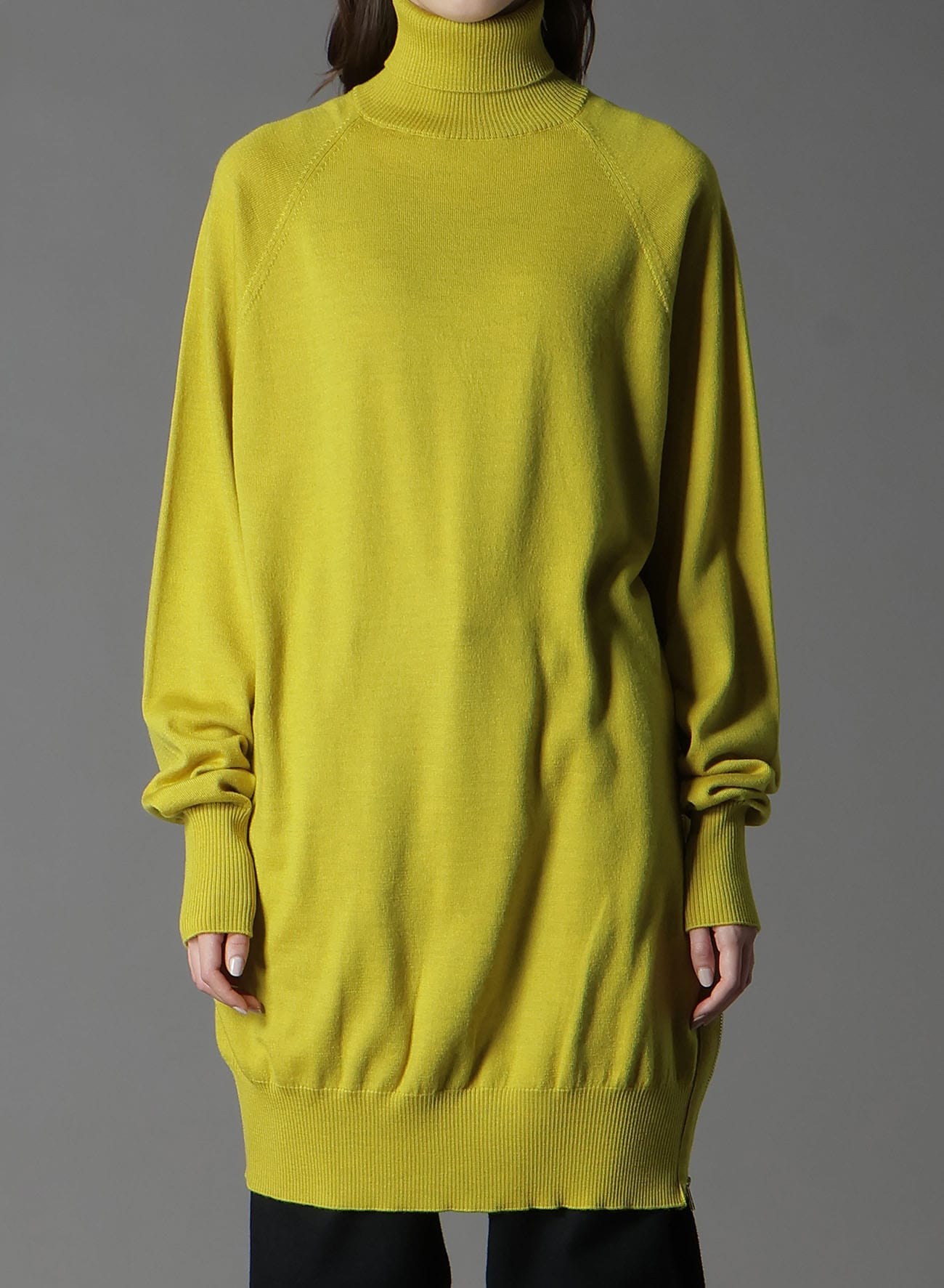 MERINO WOOL LEFT ZIPPER RAGLAN SLEEVE TURTLENECK