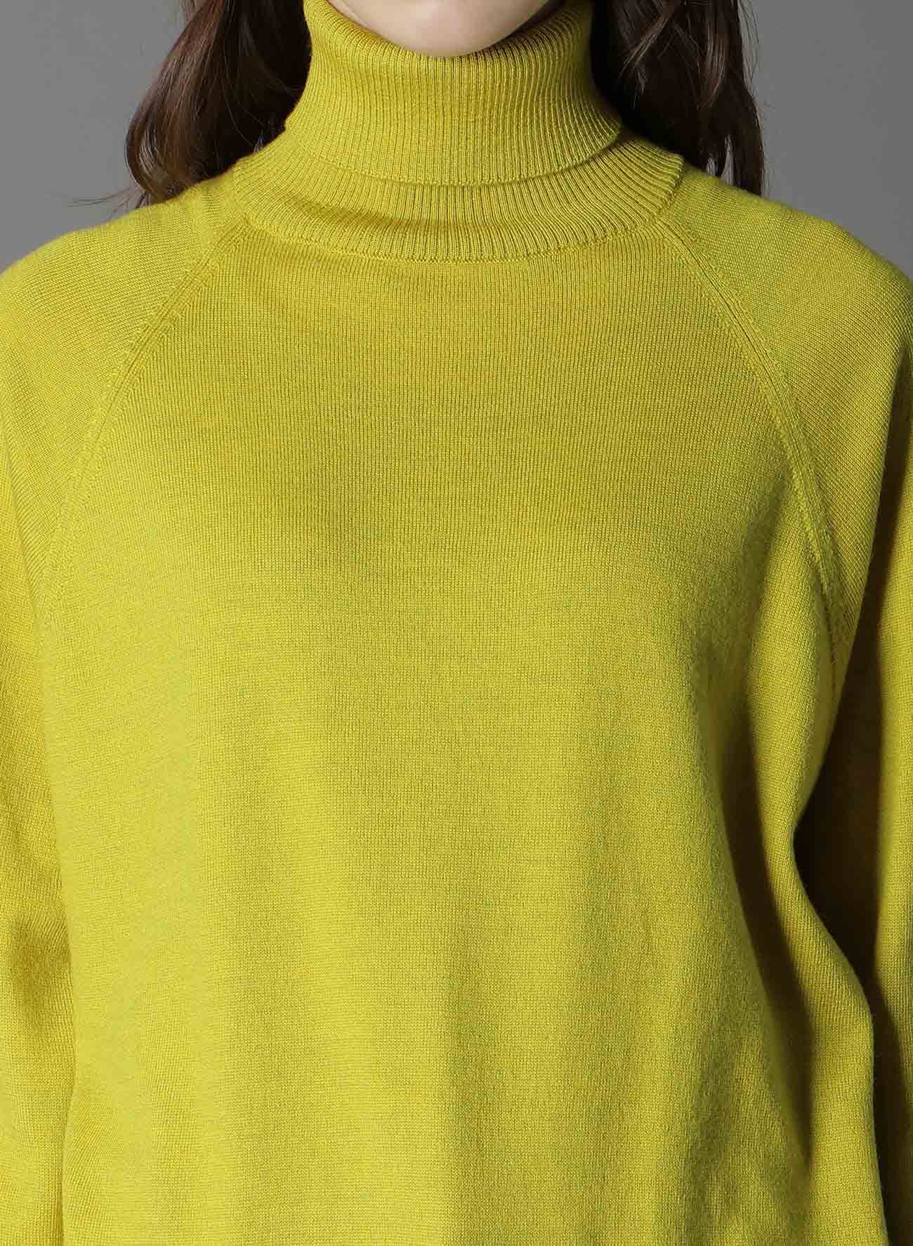 MERINO WOOL LEFT ZIPPER RAGLAN SLEEVE TURTLENECK