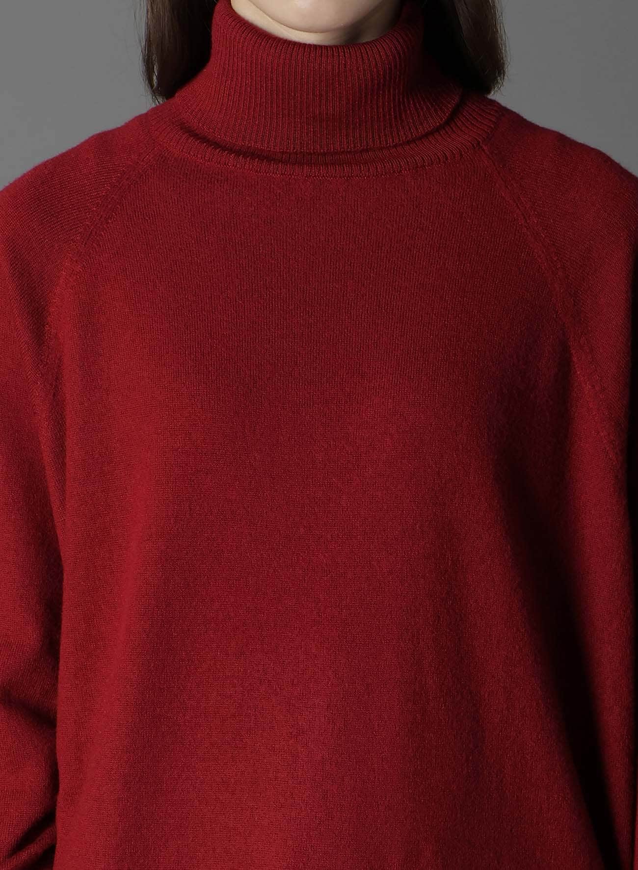 MERINO WOOL LEFT ZIPPER RAGLAN SLEEVE TURTLENECK