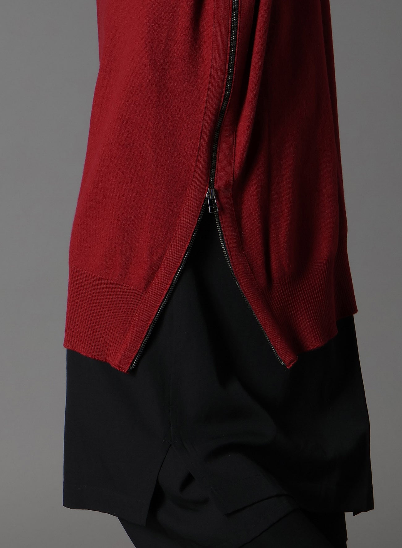 MERINO WOOL LEFT ZIPPER RAGLAN SLEEVE TURTLENECK