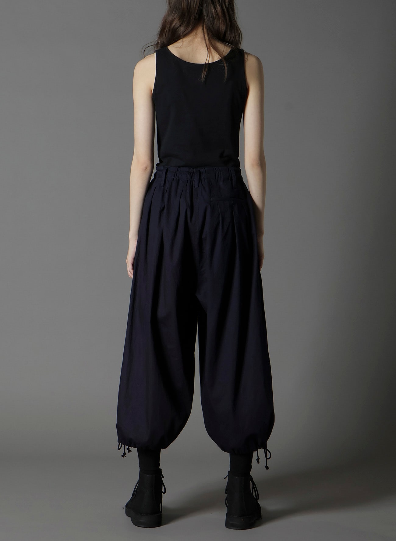 INDIGO DYED COTTON TWILL BALLOON PANTS