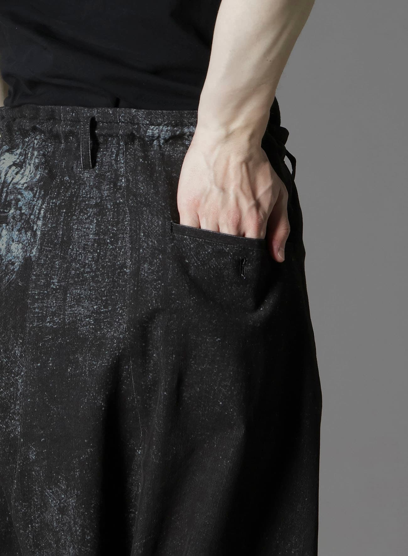 NARROW RIBS CORDUROY SAROUEL PANTS