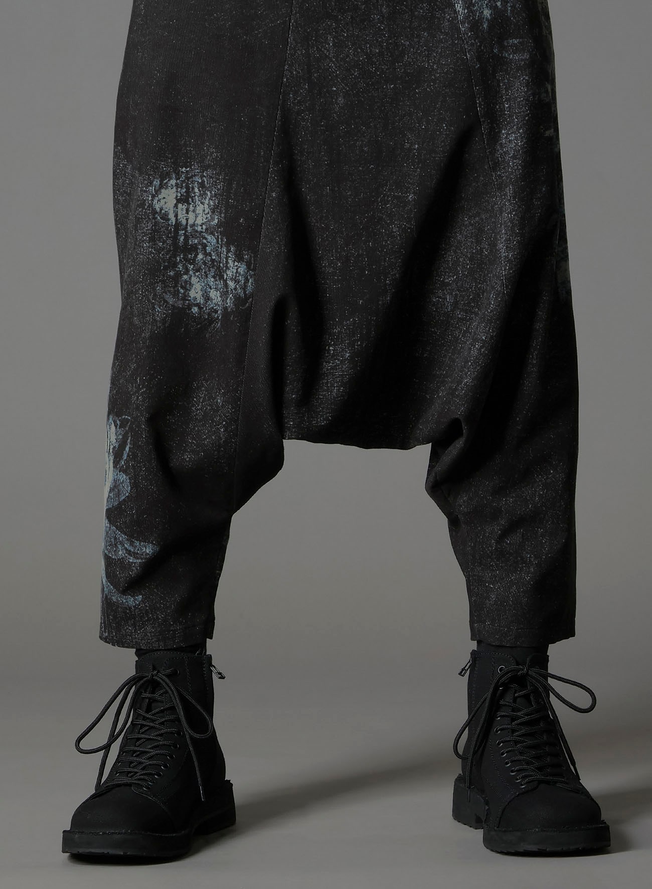 NARROW RIBS CORDUROY SAROUEL PANTS