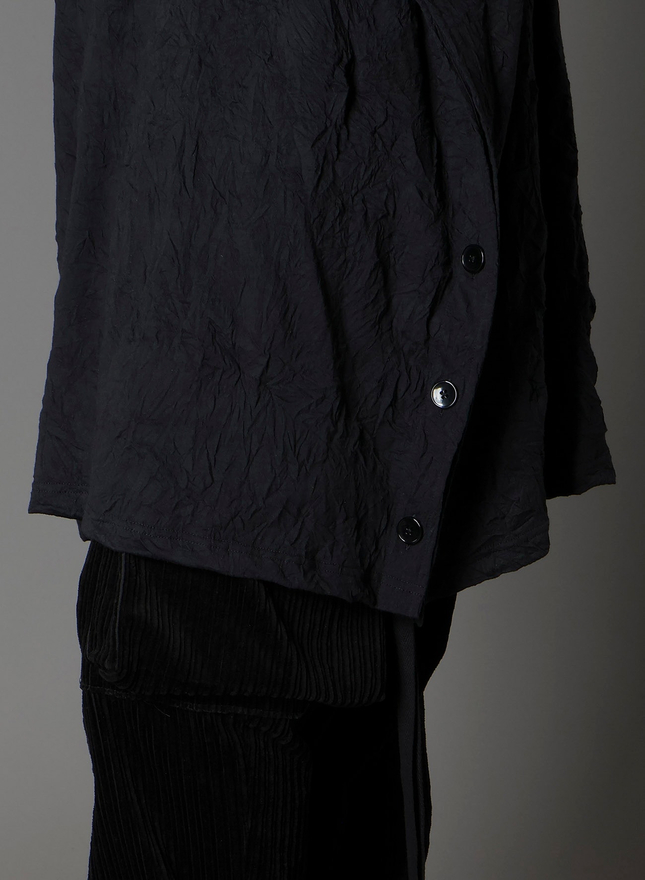CATHC WASHER WRINKLE JERSEY SIDE BUTTON SHORT SLEEVED T-SHIRT