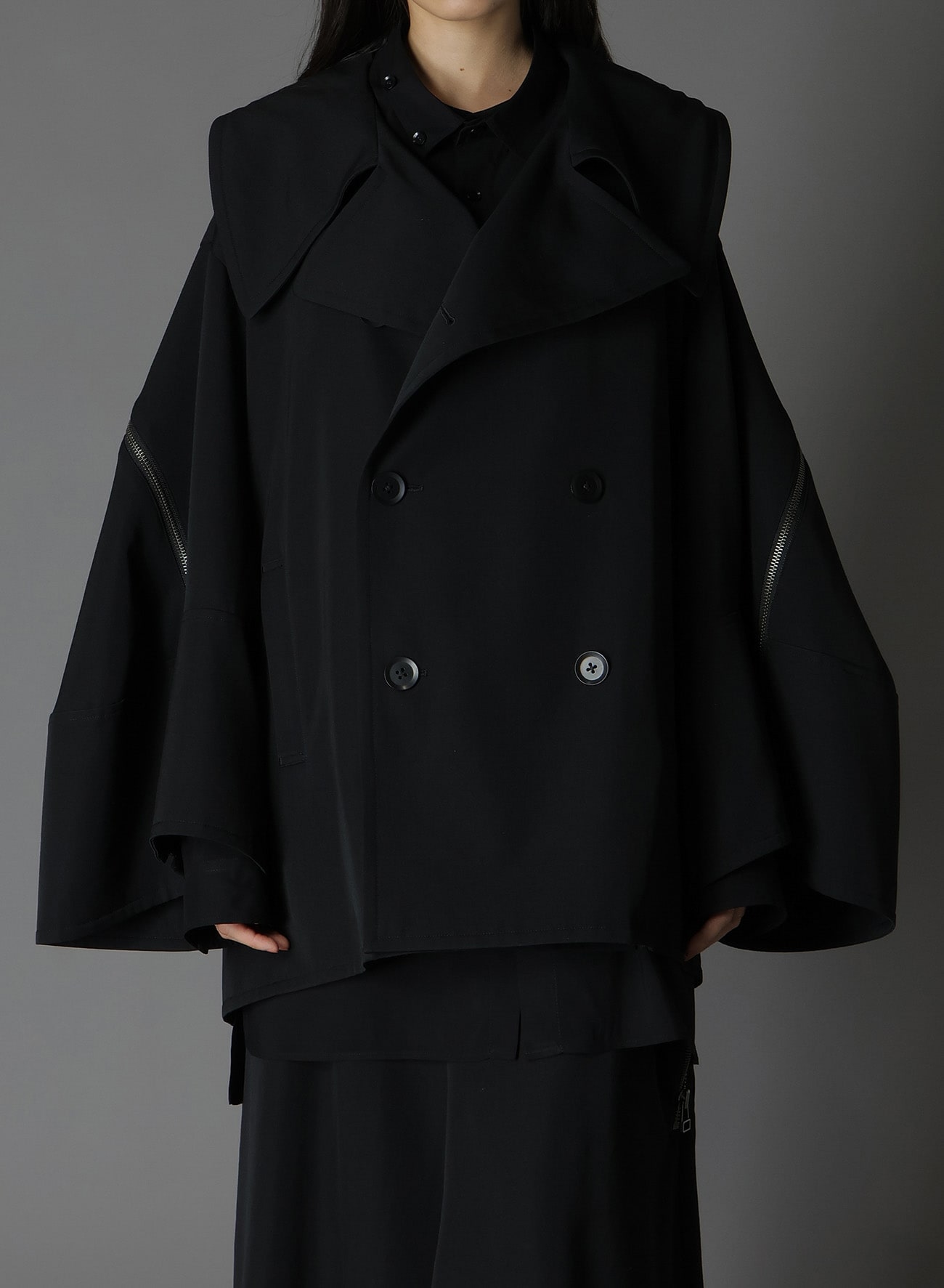 WOOL GABARDINE SLEEVE ZIPPER COAT