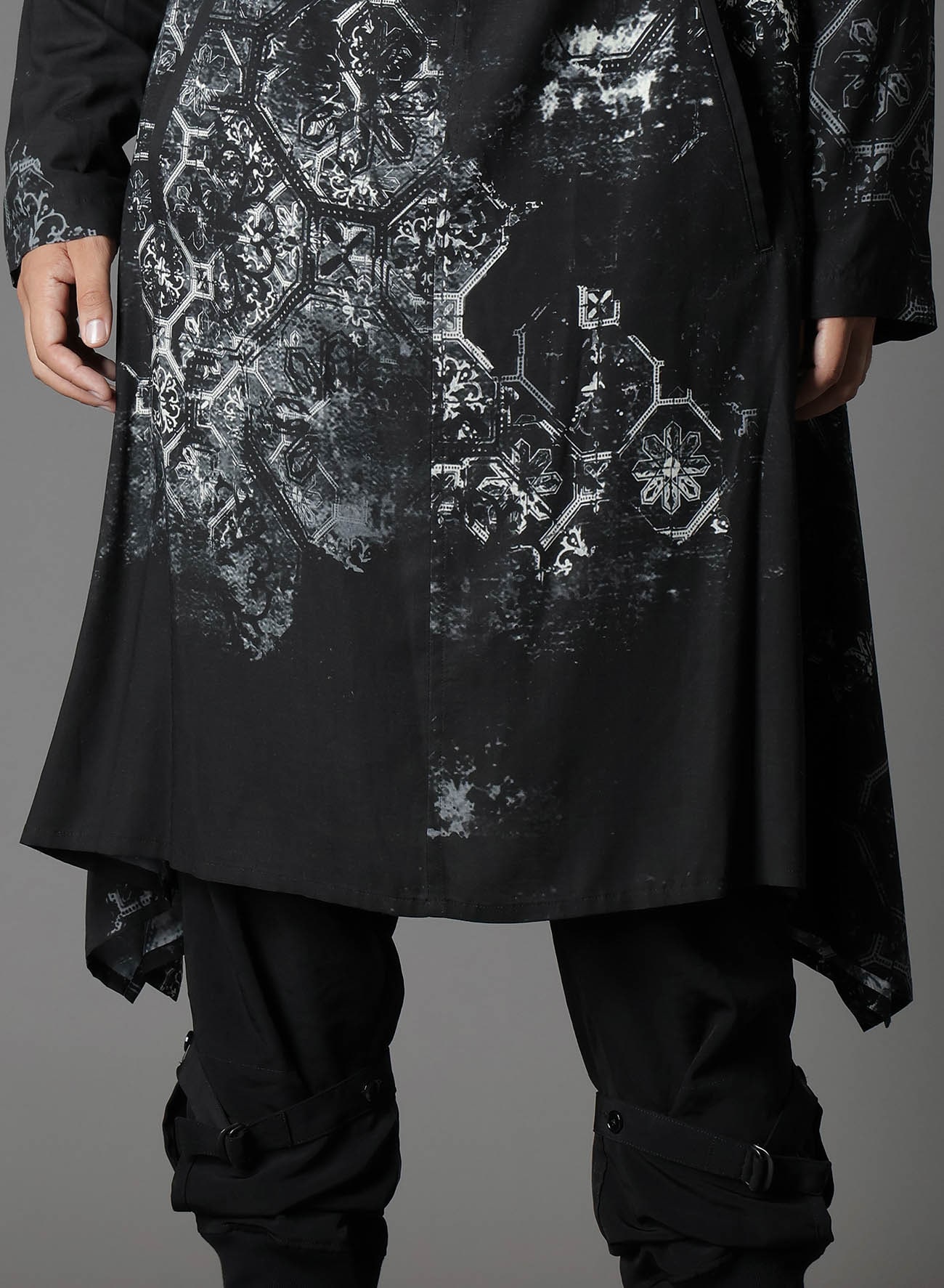 RAYON PRINT TILE PATTERN SIDE CUT-OUT DRESSES
