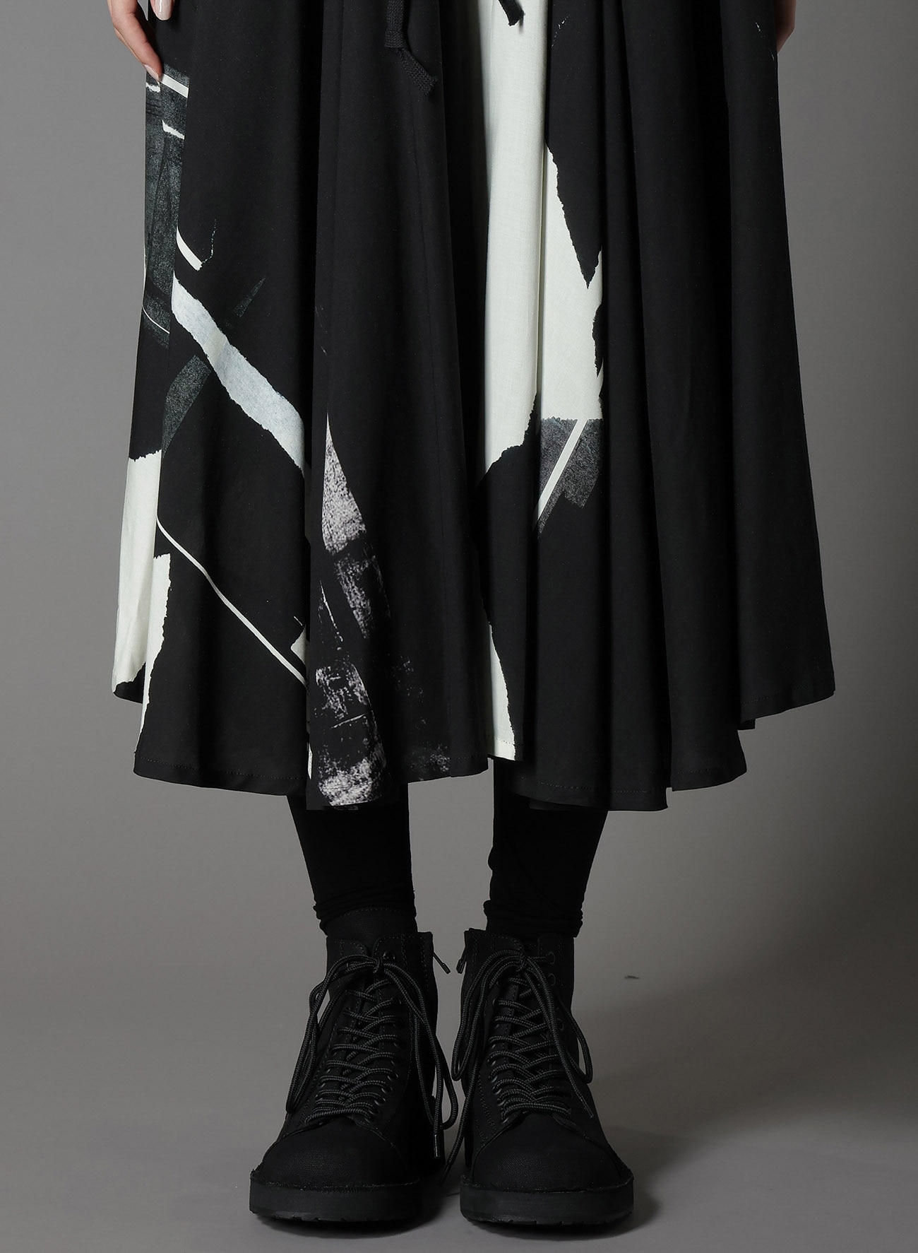 RAYON PRINT TORN PATTERN CIRCLE PANTS