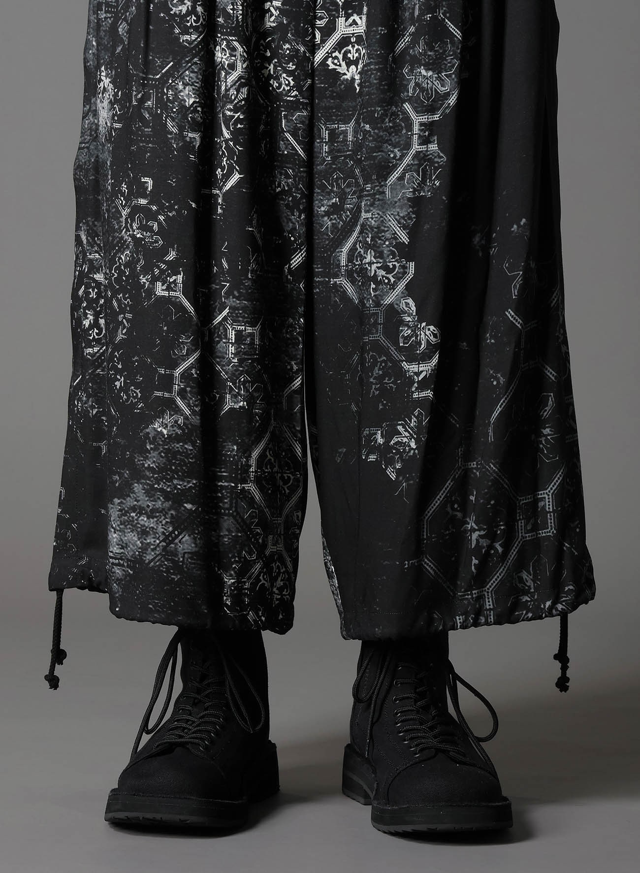 RAYON PRINT TILE PATTERN BALLOON PANTS