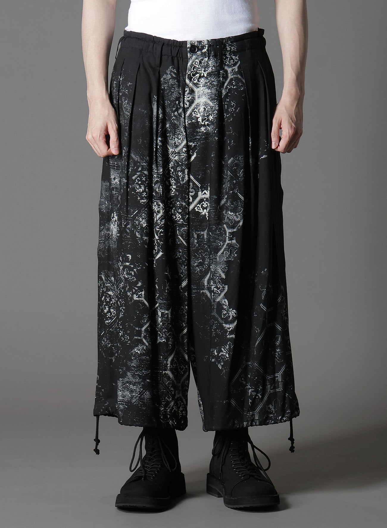 RAYON PRINT TILE PATTERN BALLOON PANTS