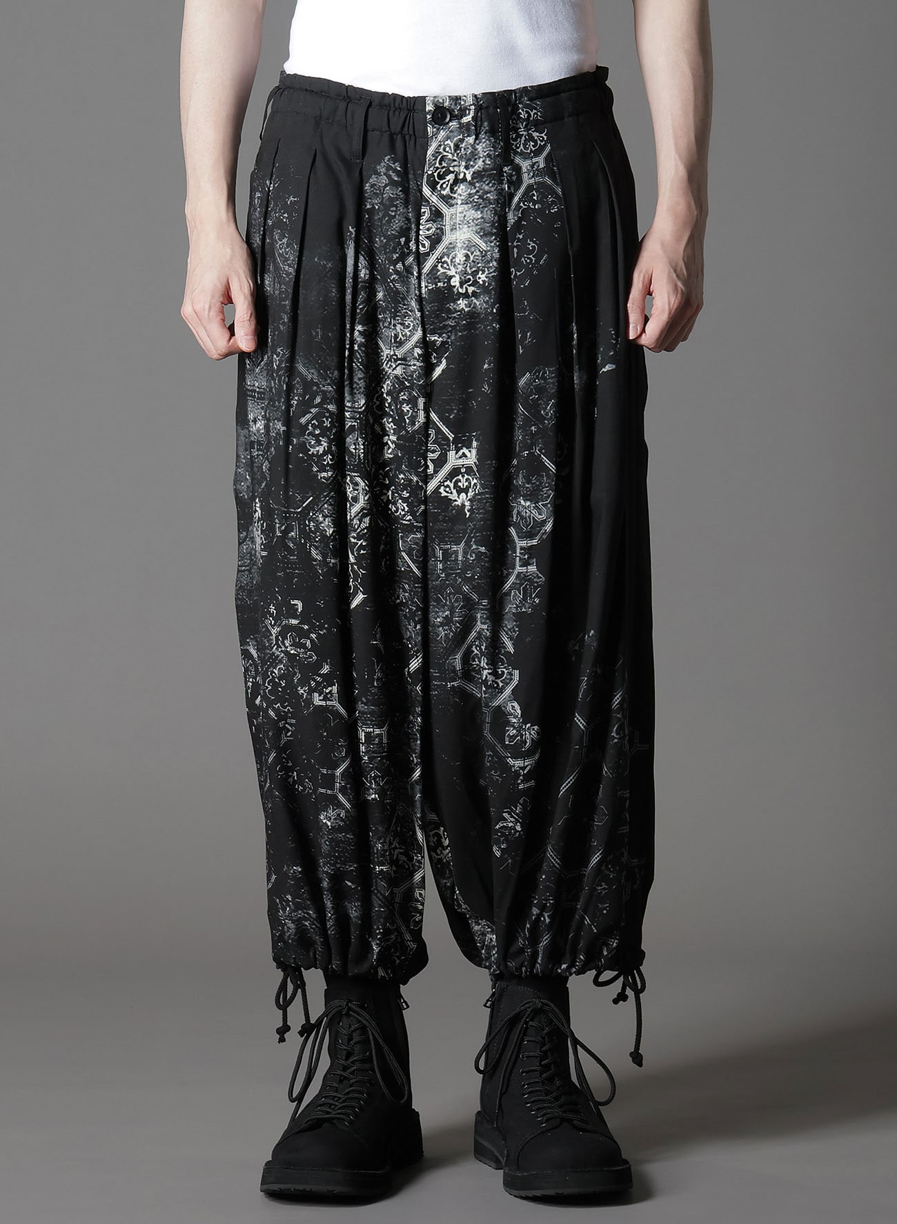 RAYON PRINT TILE PATTERN BALLOON PANTS