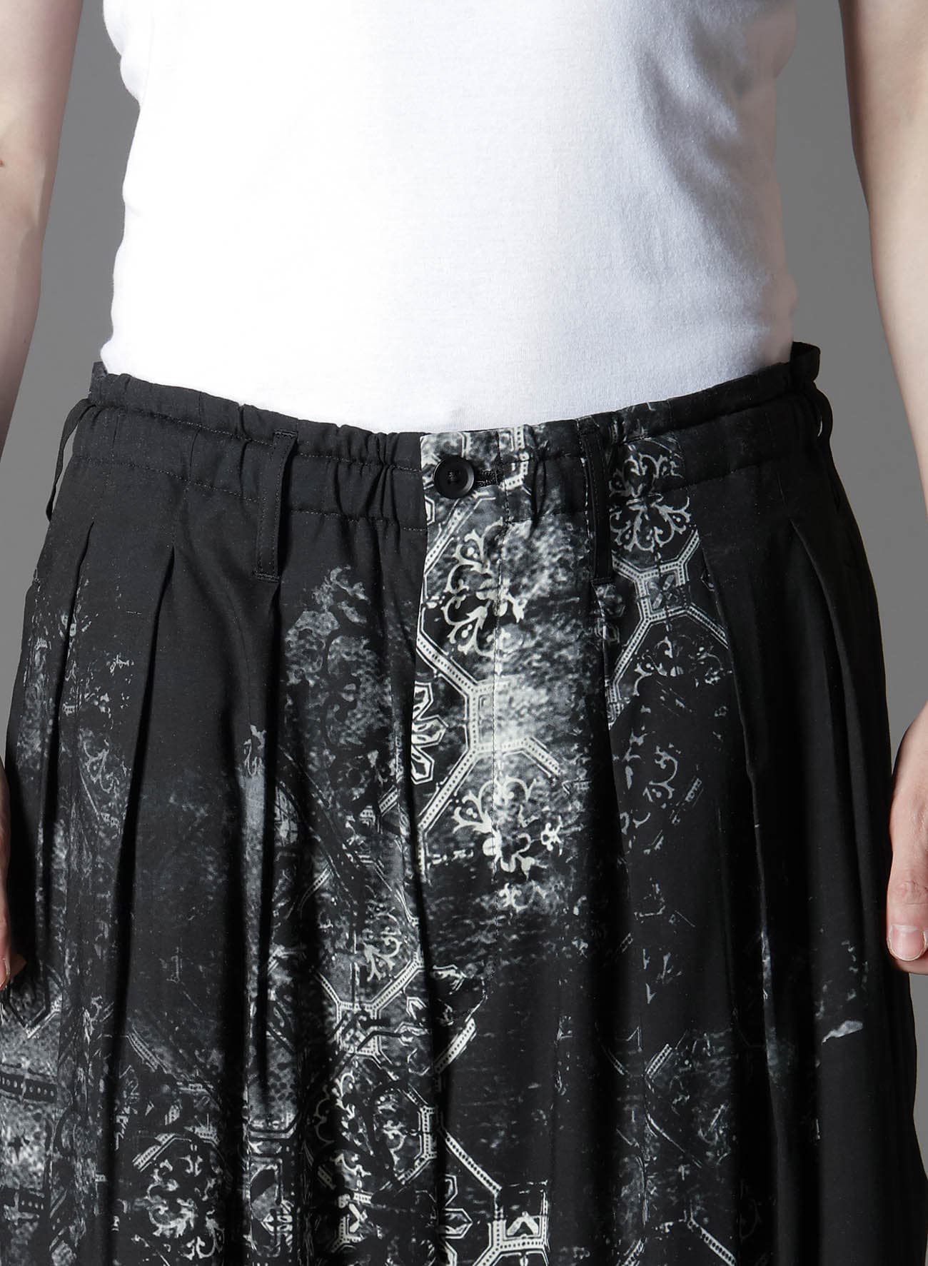 RAYON PRINT TILE PATTERN BALLOON PANTS