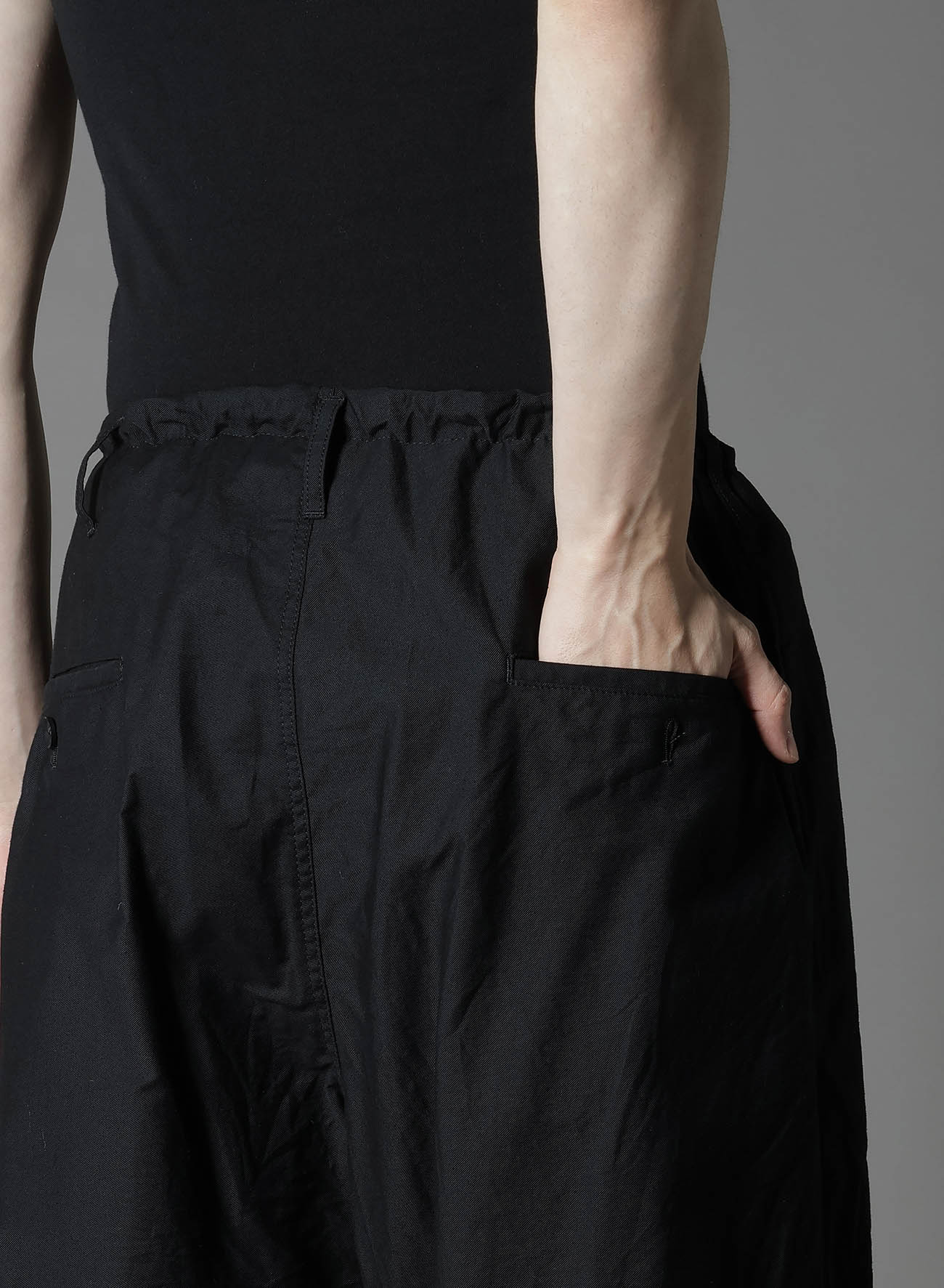 COTTON TWILL WAIST DRAWSTRING PANTS