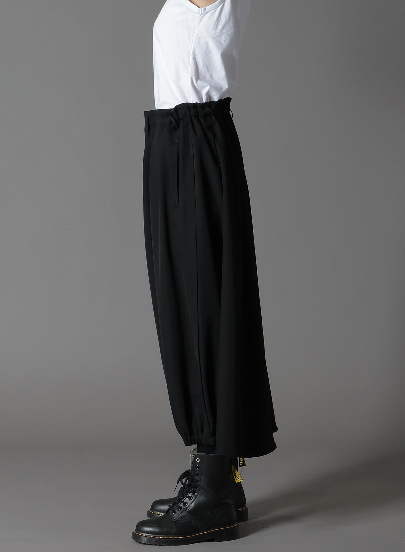 WOOL GABARDINE BALLOON CROW PANTS