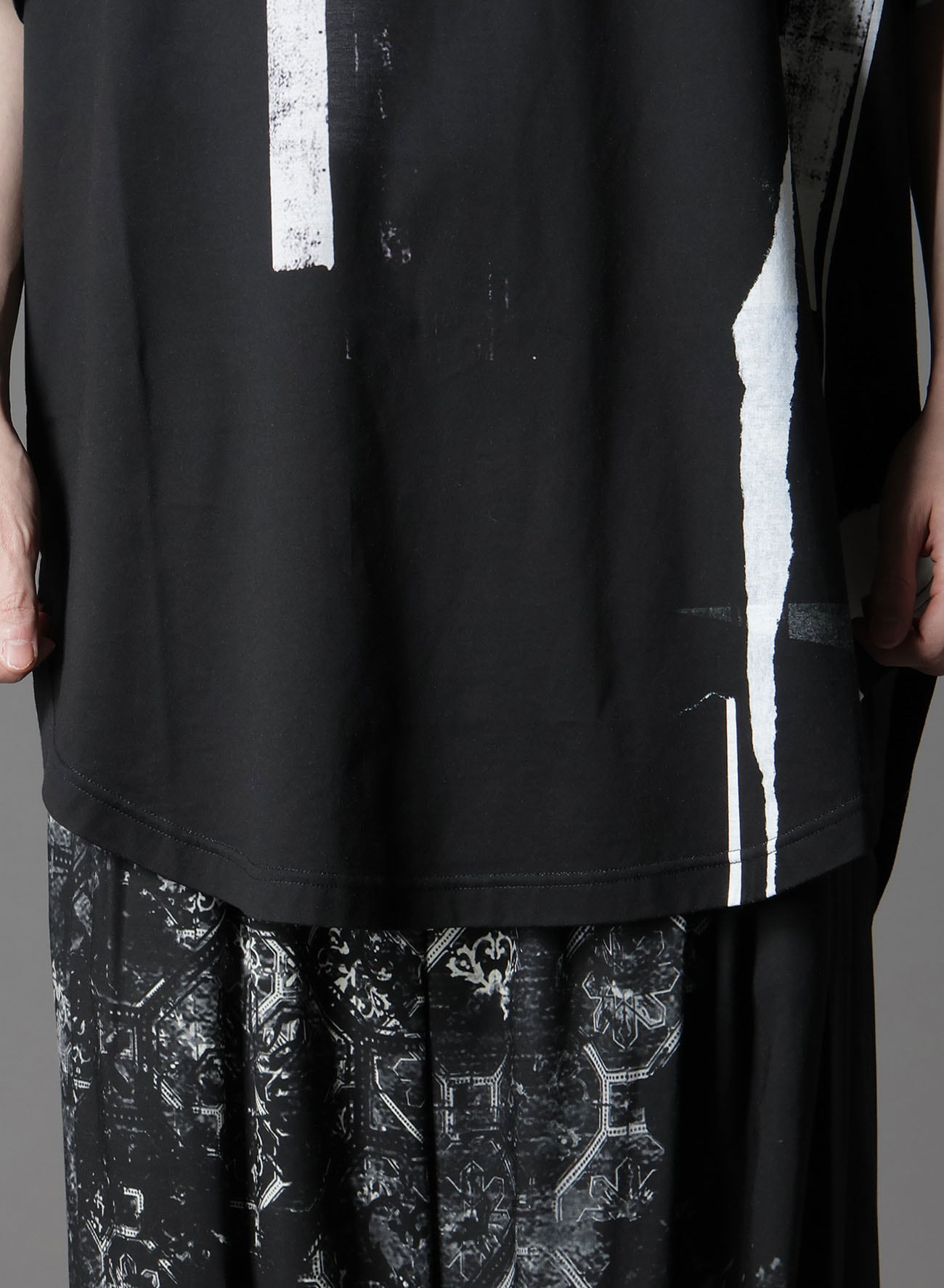 COTTON JERSEY TORN PATTERN HEM ROUND JUMBO T-SHIRT SHORT SLEEVES