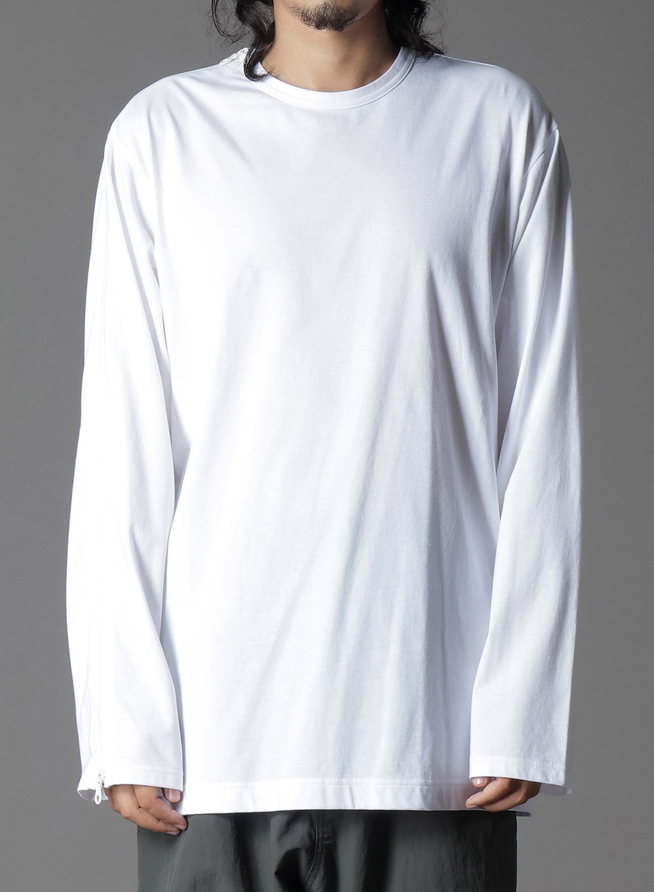 COTTON JERSEY RIGHT SLEEVE ZIPPER T-SHIRT