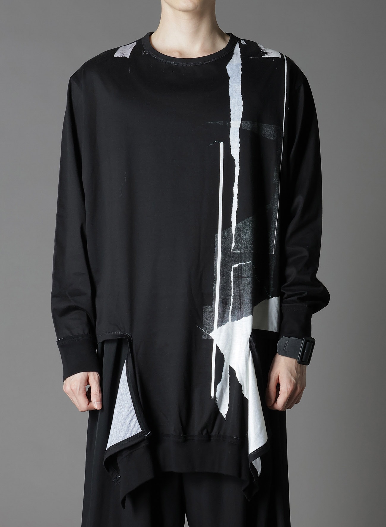 COTTON JERSEY TORN PATTERN SLASH PIPING T-SHIRT