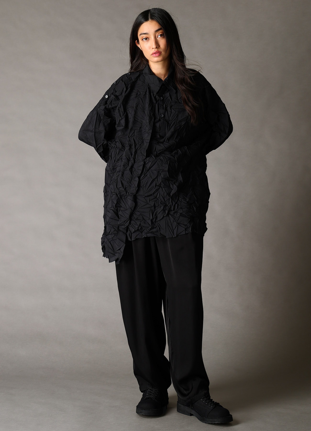 CRUSHED FABRIC DATCHED DOLMAN SHIRT