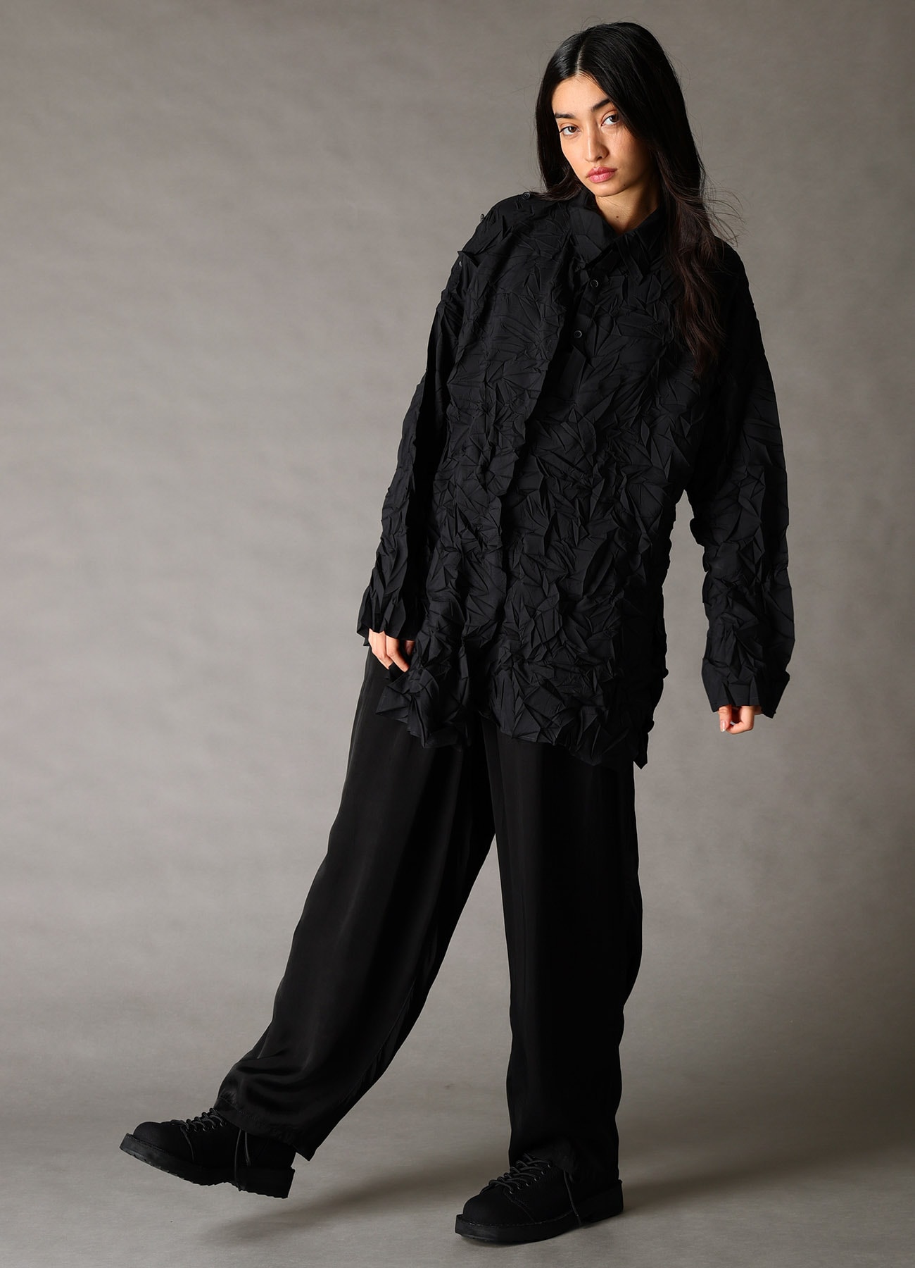 CRUSHED FABRIC DATCHED DOLMAN SHIRT