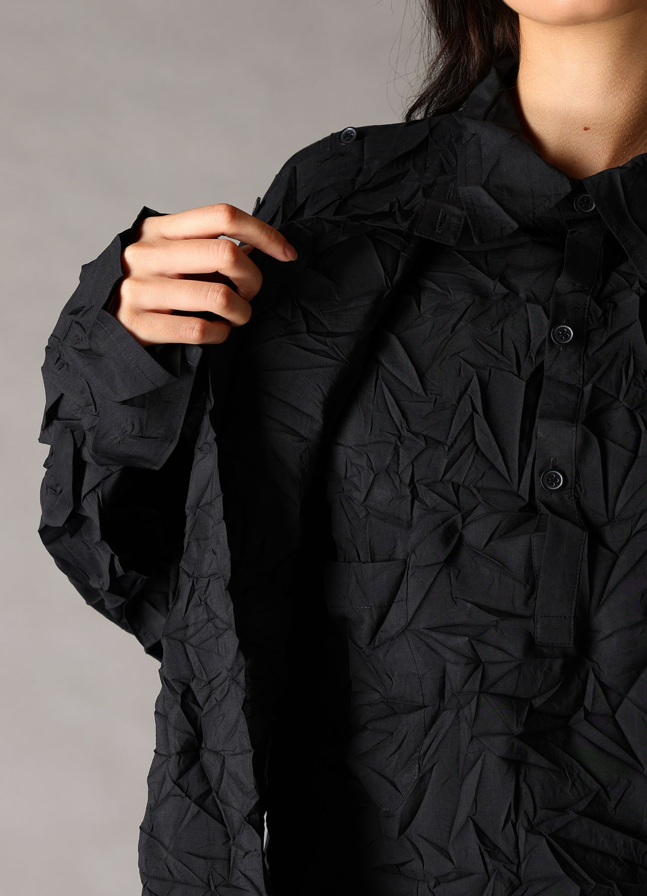 CRUSHED FABRIC DATCHED DOLMAN SHIRT