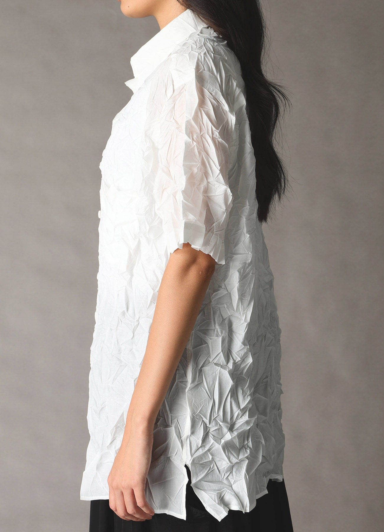 CRUSHED FABRIC STAND COLLAR BACK GATHER SHIRT