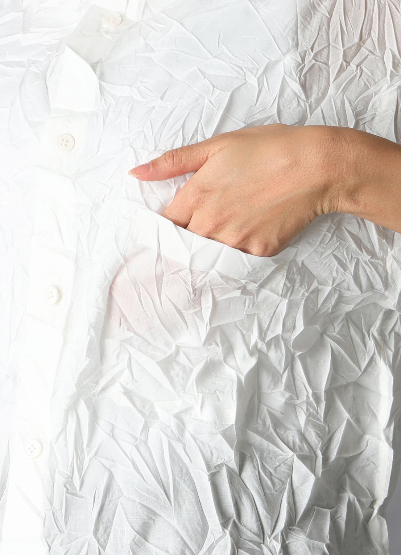 CRUSHED FABRIC STAND COLLAR BACK GATHER SHIRT