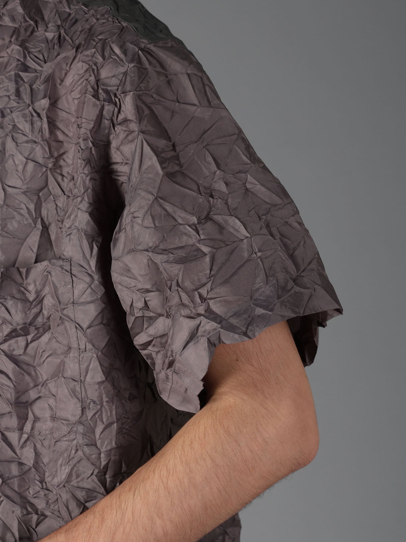 CRUSHED FABRIC SHORT SLEEVE SHIRT