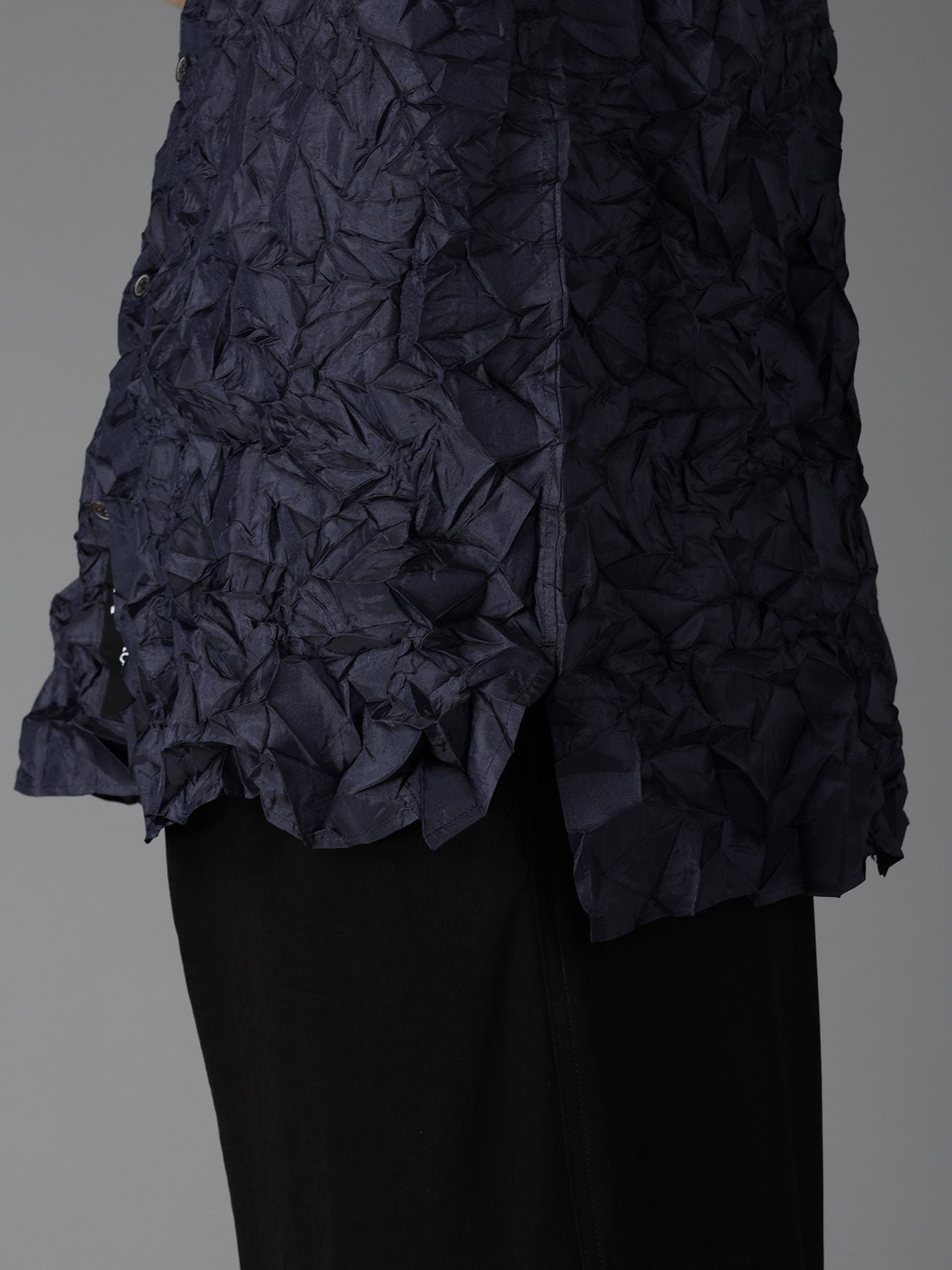 CRUSHED FABRIC SHORT SLEEVE SHIRT