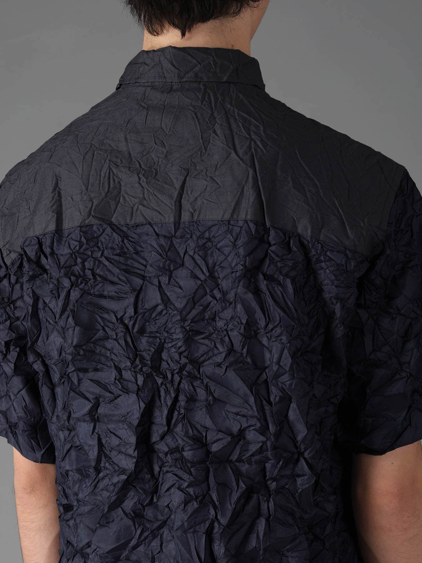 CRUSHED FABRIC SHORT SLEEVE SHIRT