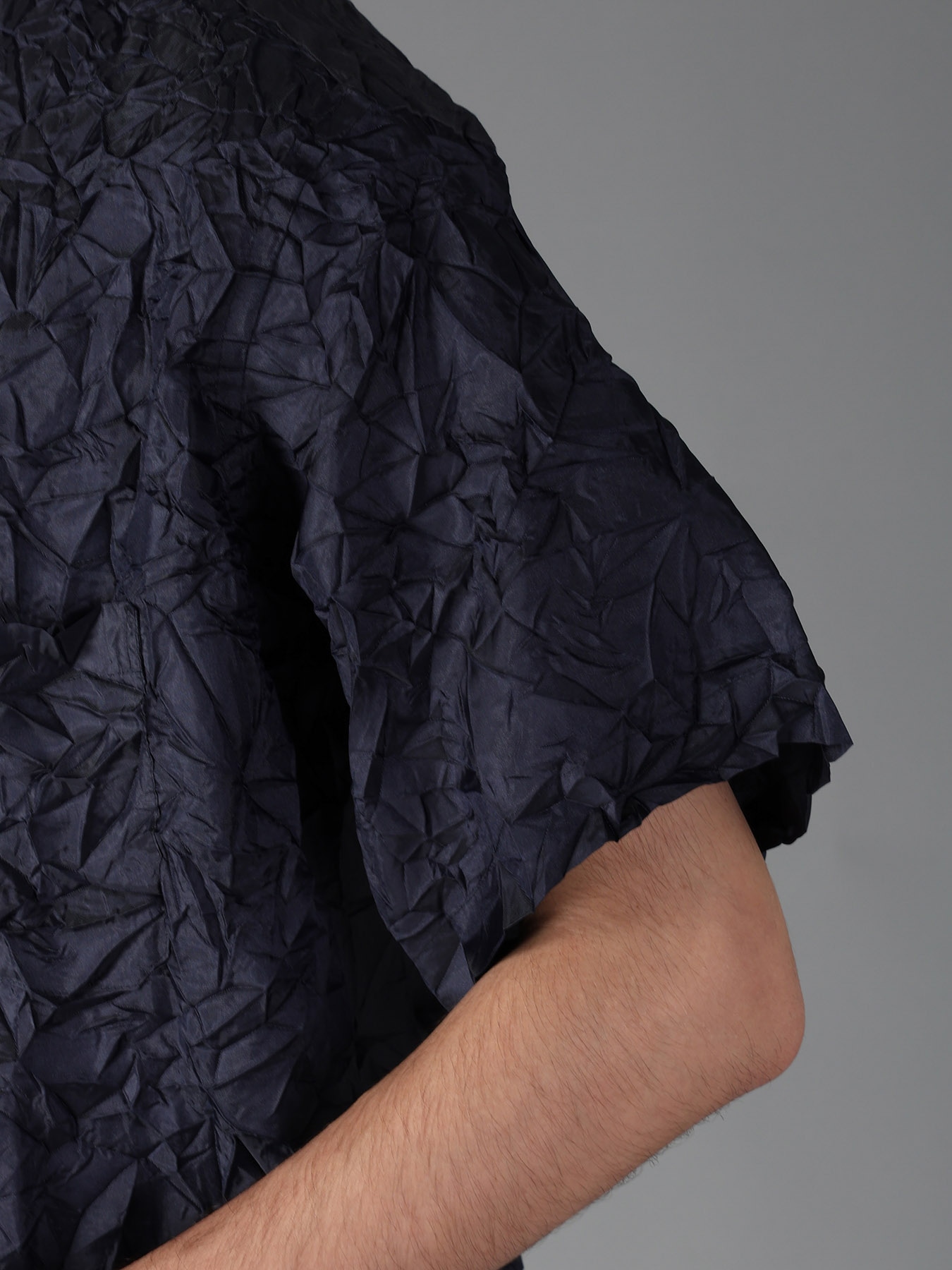 CRUSHED FABRIC SHORT SLEEVE SHIRT