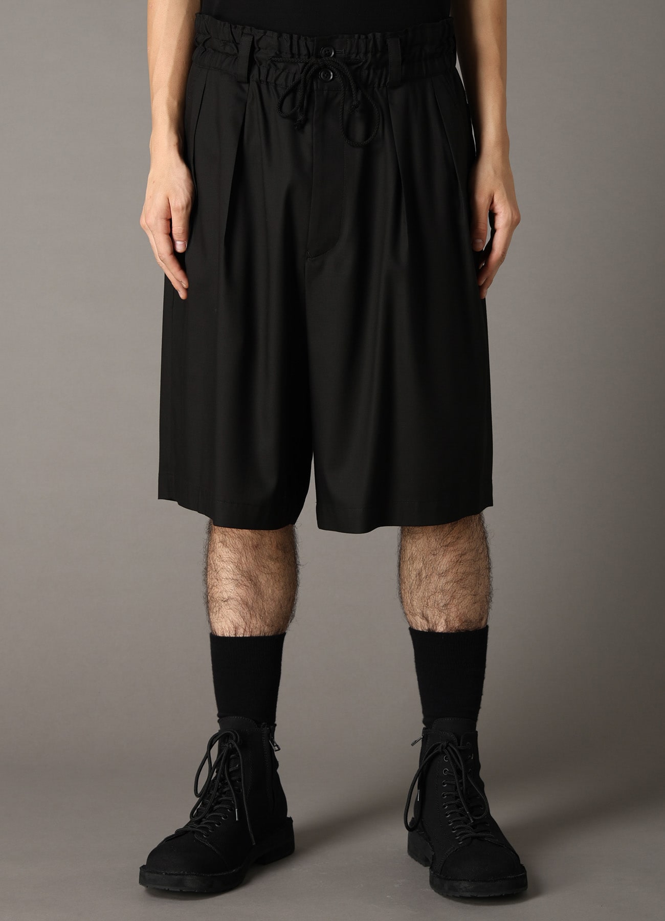 TR TWILL TWO TUCK SHORT PANTS