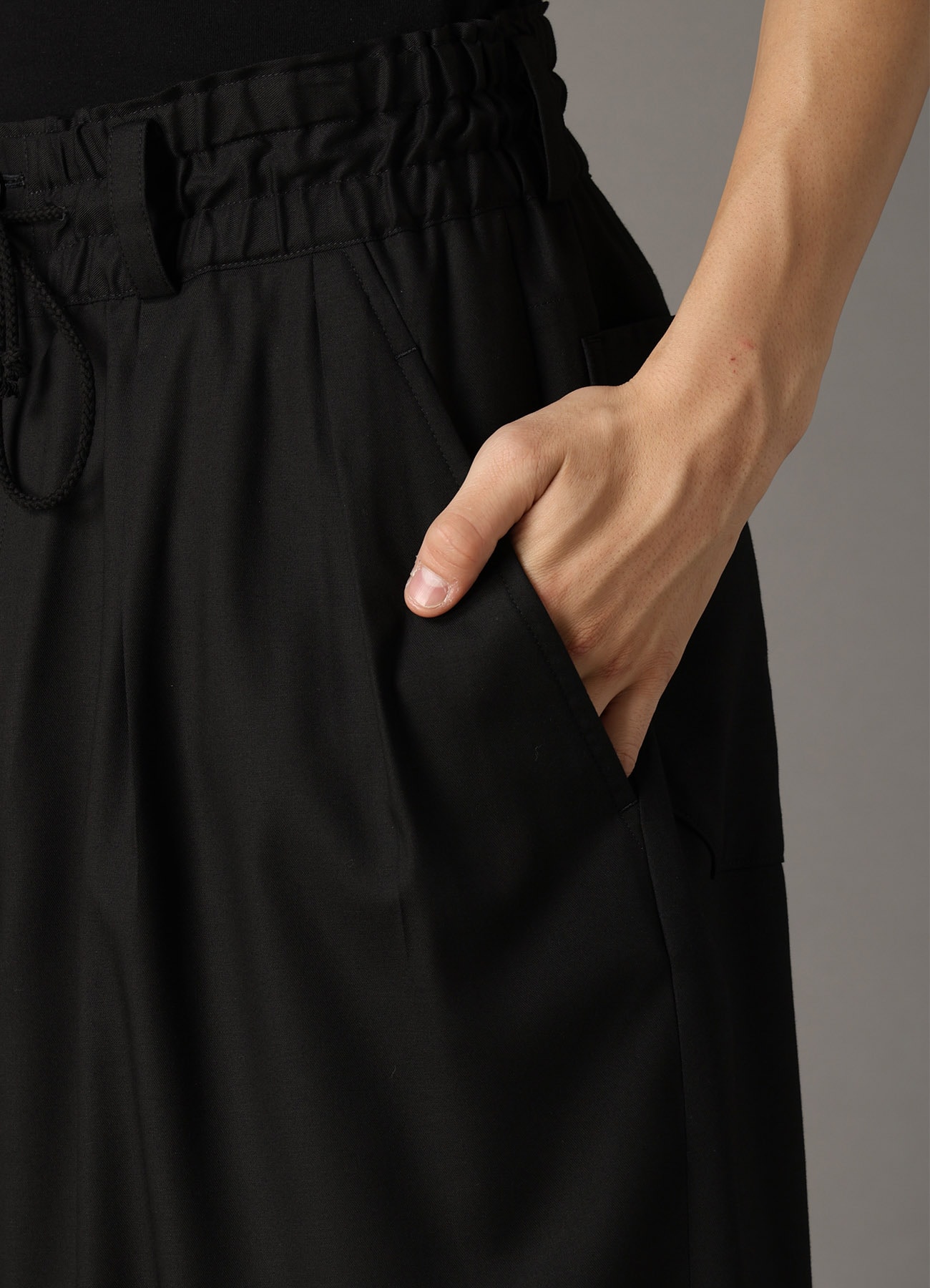 TR TWILL TWO TUCK SHORT PANTS