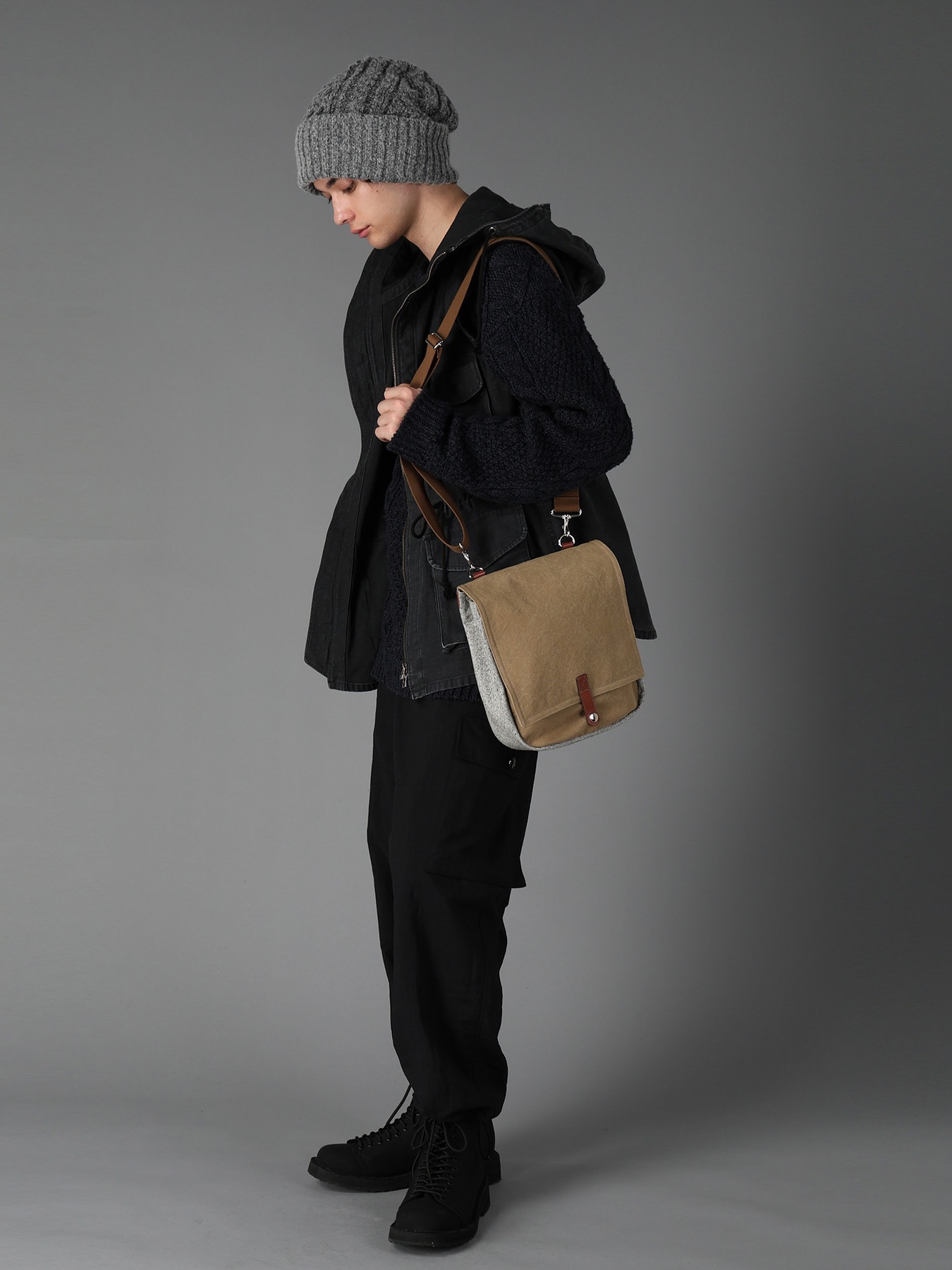 NO.8 CANVAS BIO FINISHED BREAD SHOULDER BAG