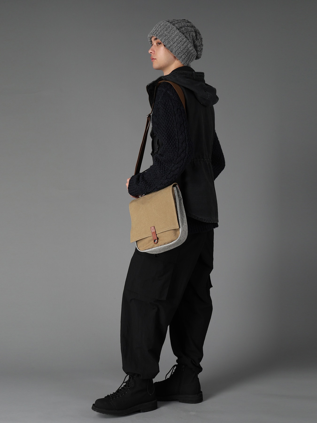 NO.8 CANVAS BIO FINISHED BREAD SHOULDER BAG