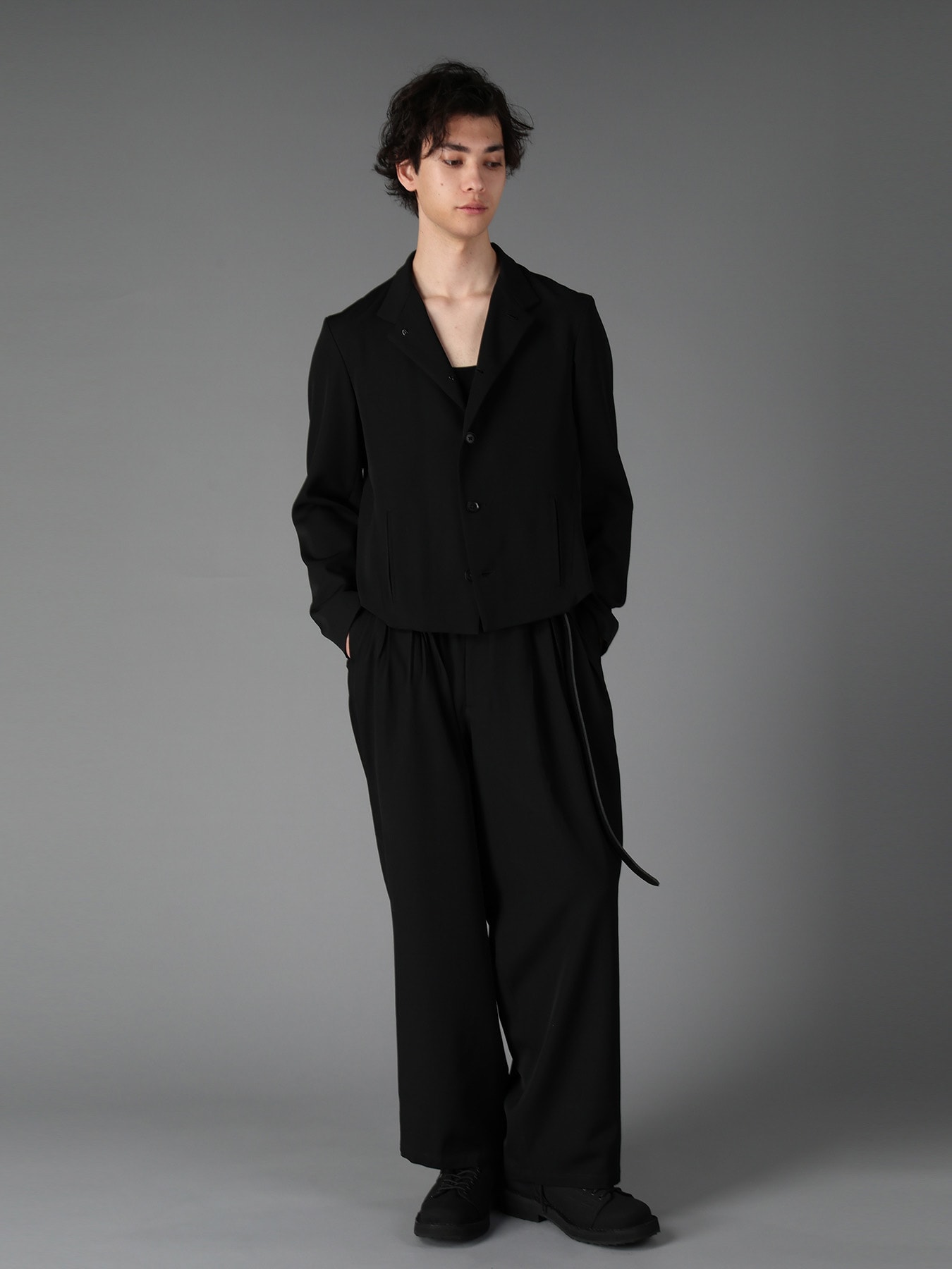 WOOL GABARDINE FRONT-DROP SHORT JACKET