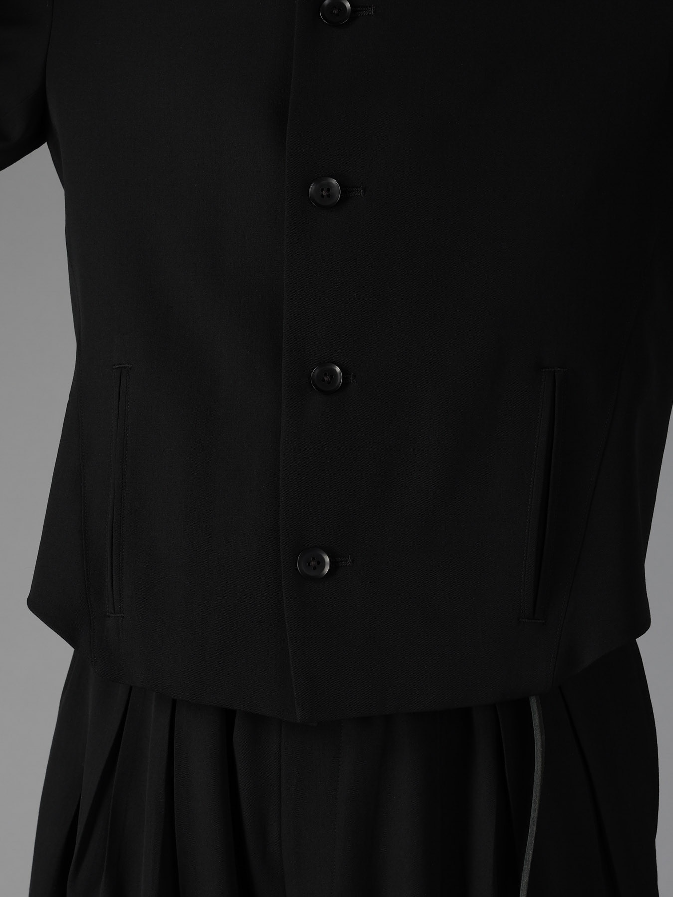 WOOL GABARDINE FRONT-DROP SHORT JACKET