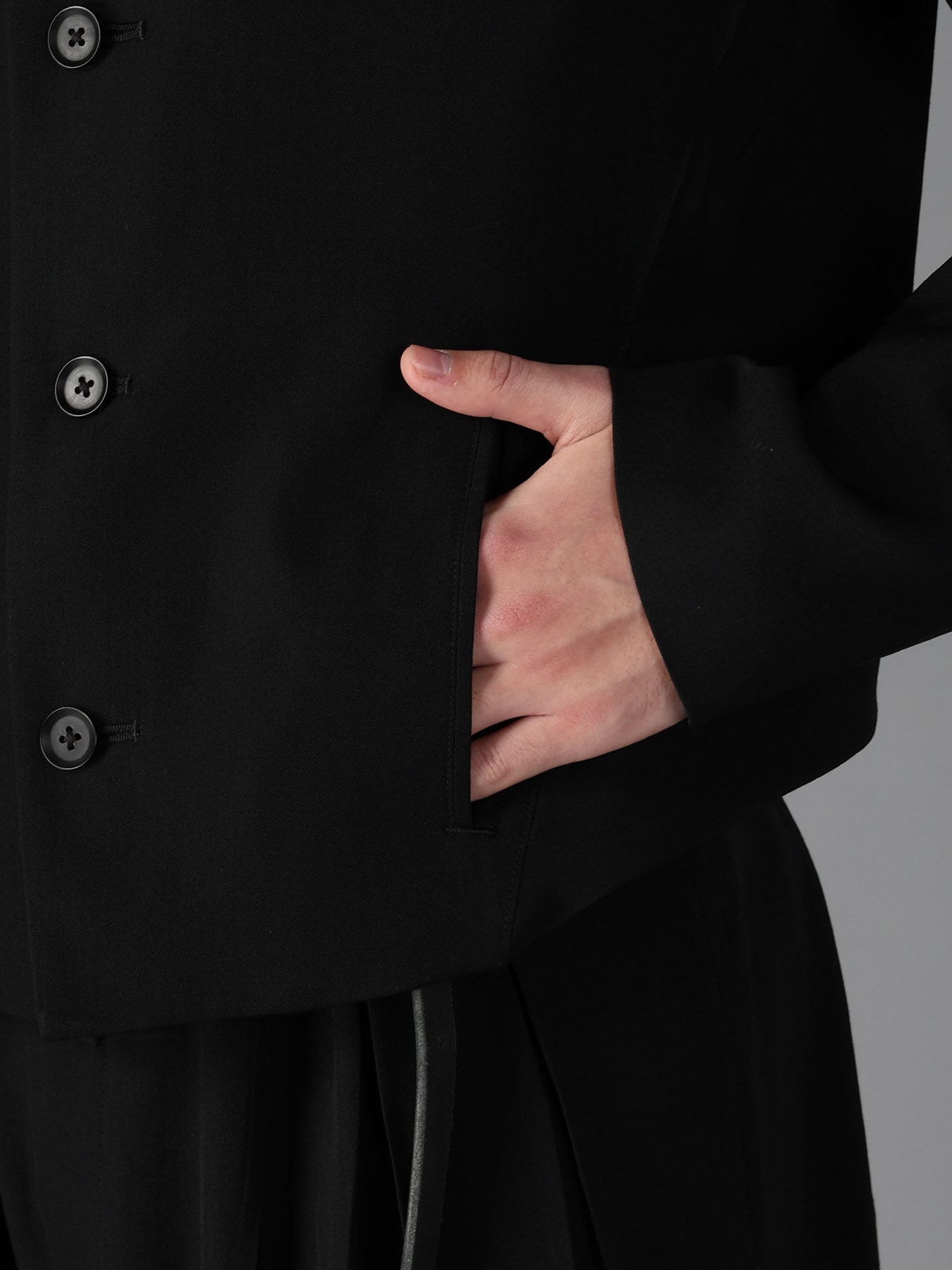 WOOL GABARDINE FRONT-DROP SHORT JACKET